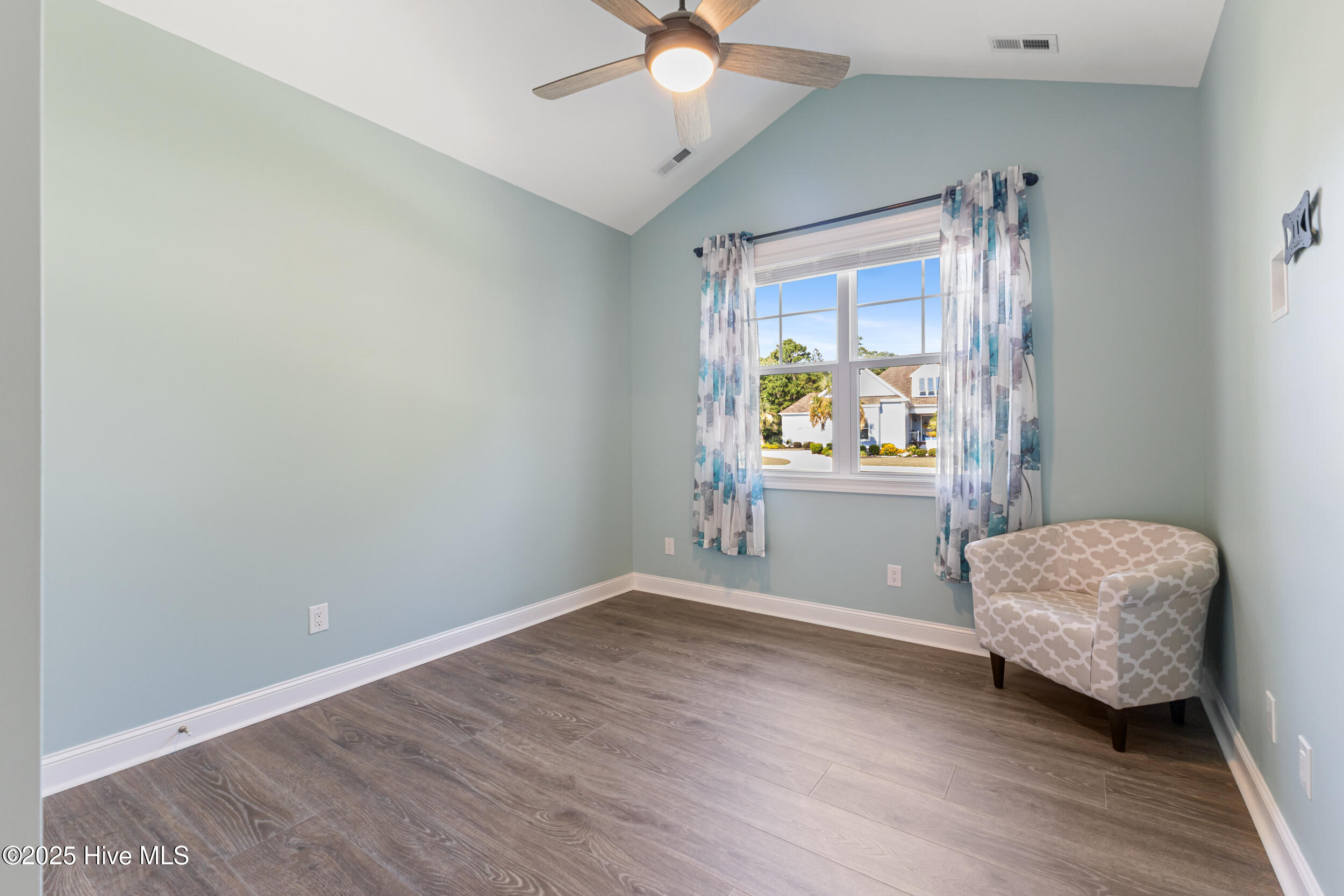 100520337 | Photo 33