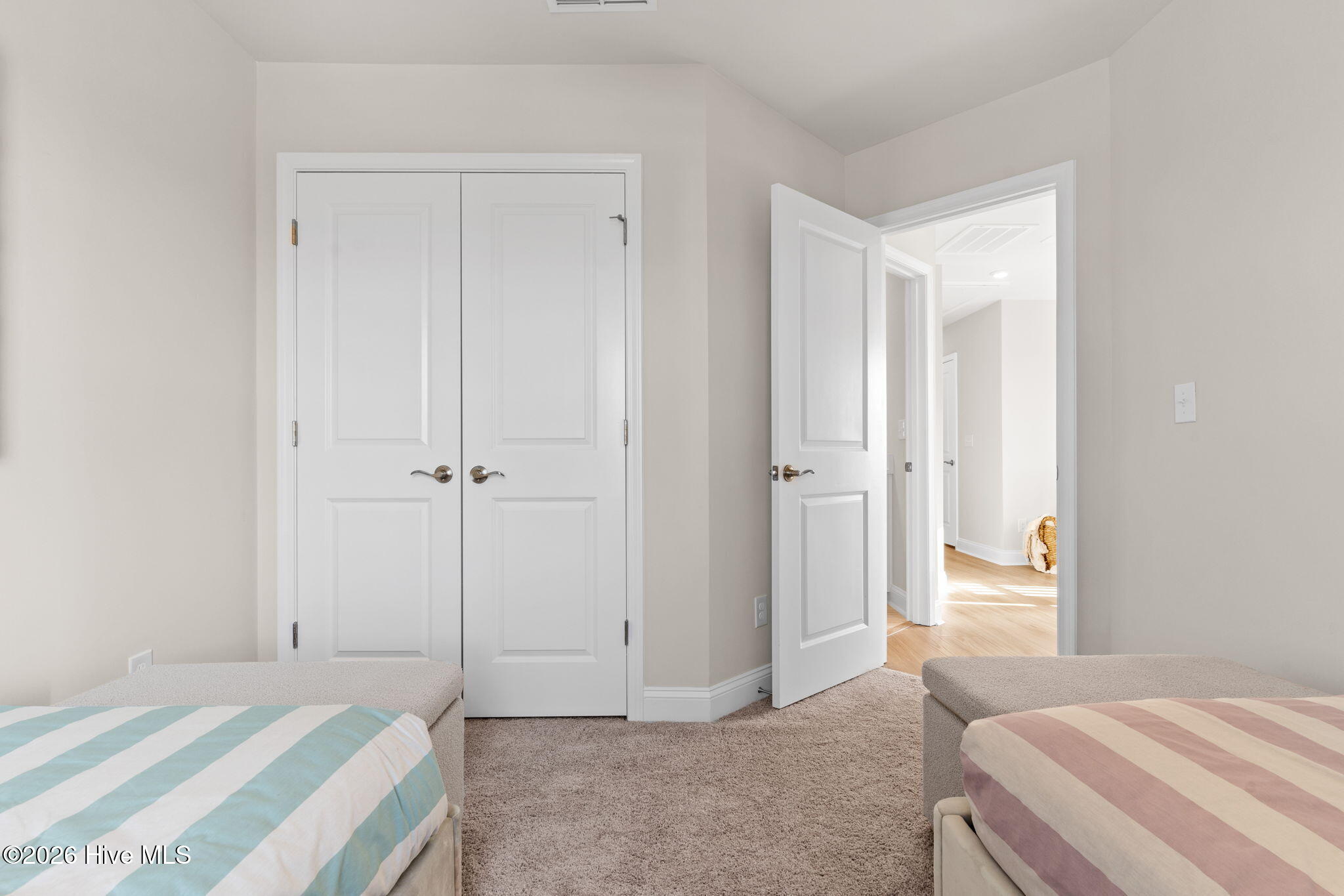 100560253 | Photo 37