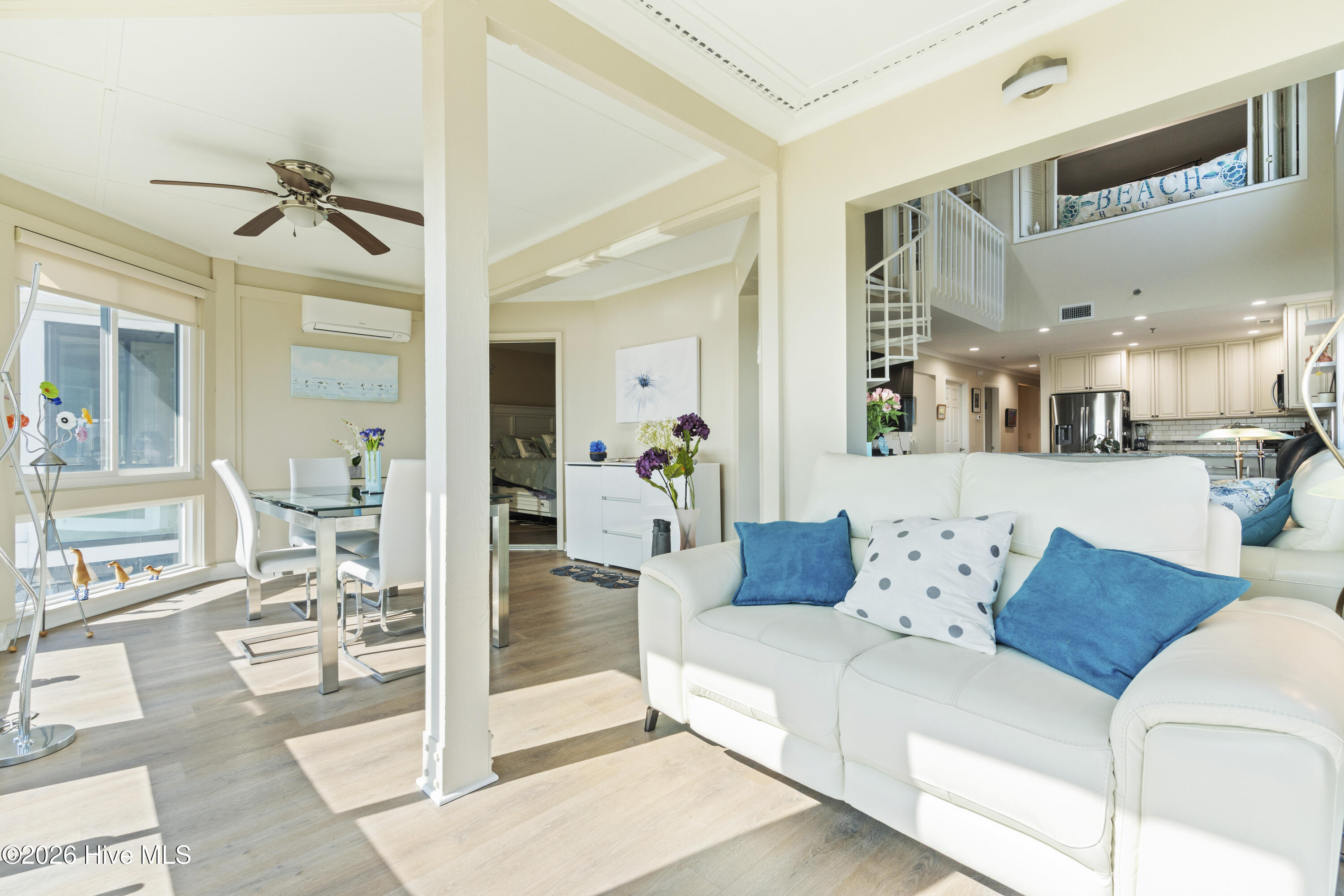 100554820 | Photo 26