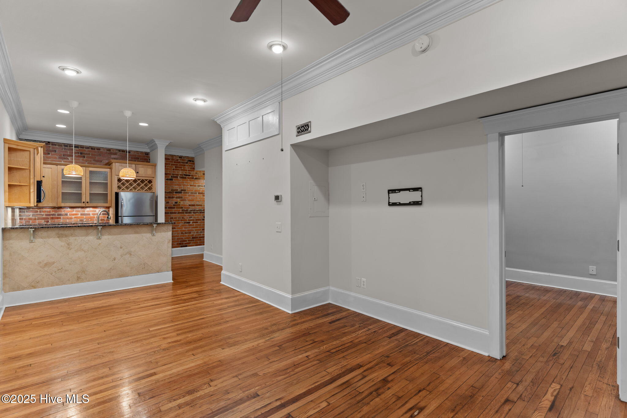 100535047 | Photo 22