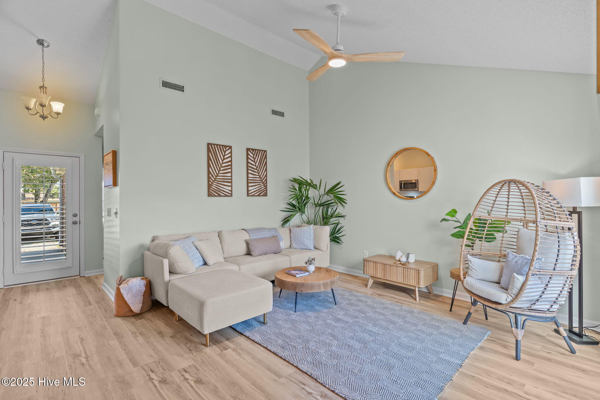 100537786 | Photo 10