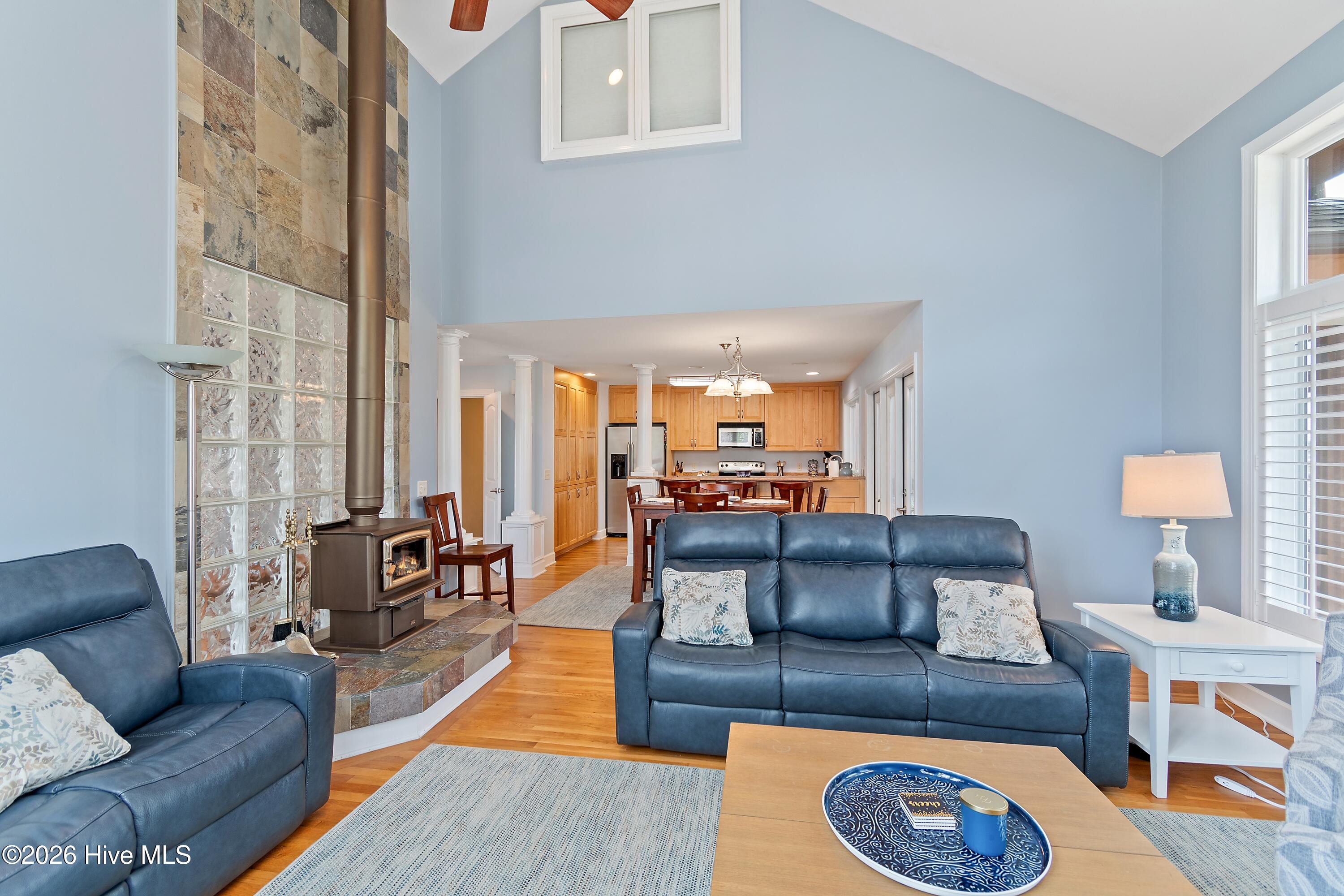 100557427 | Photo 41