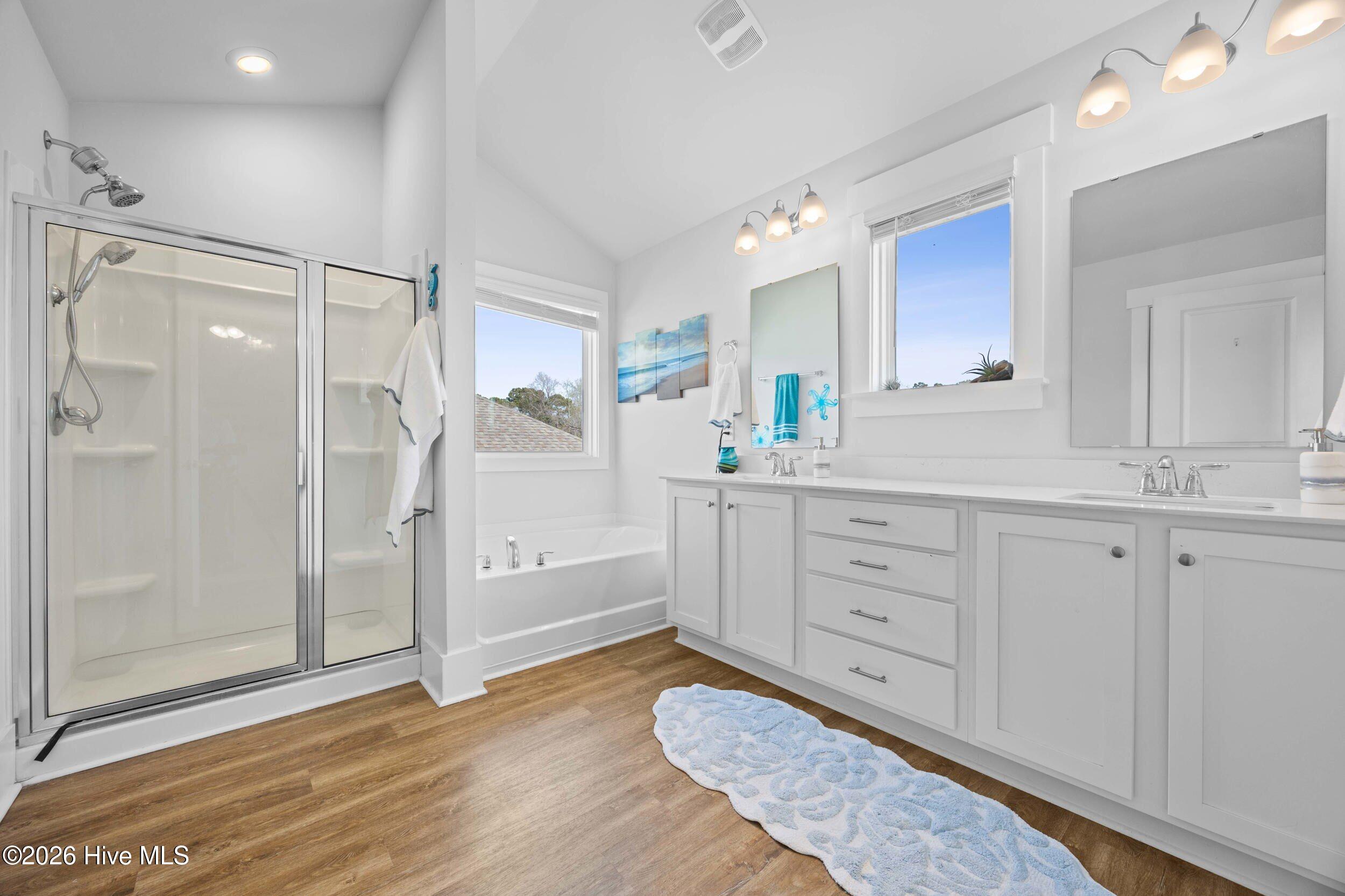 100561686 | Photo 25