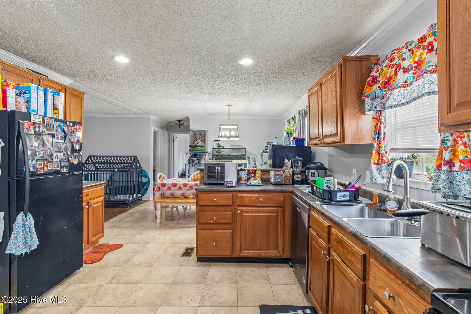 100528687 | Photo 18