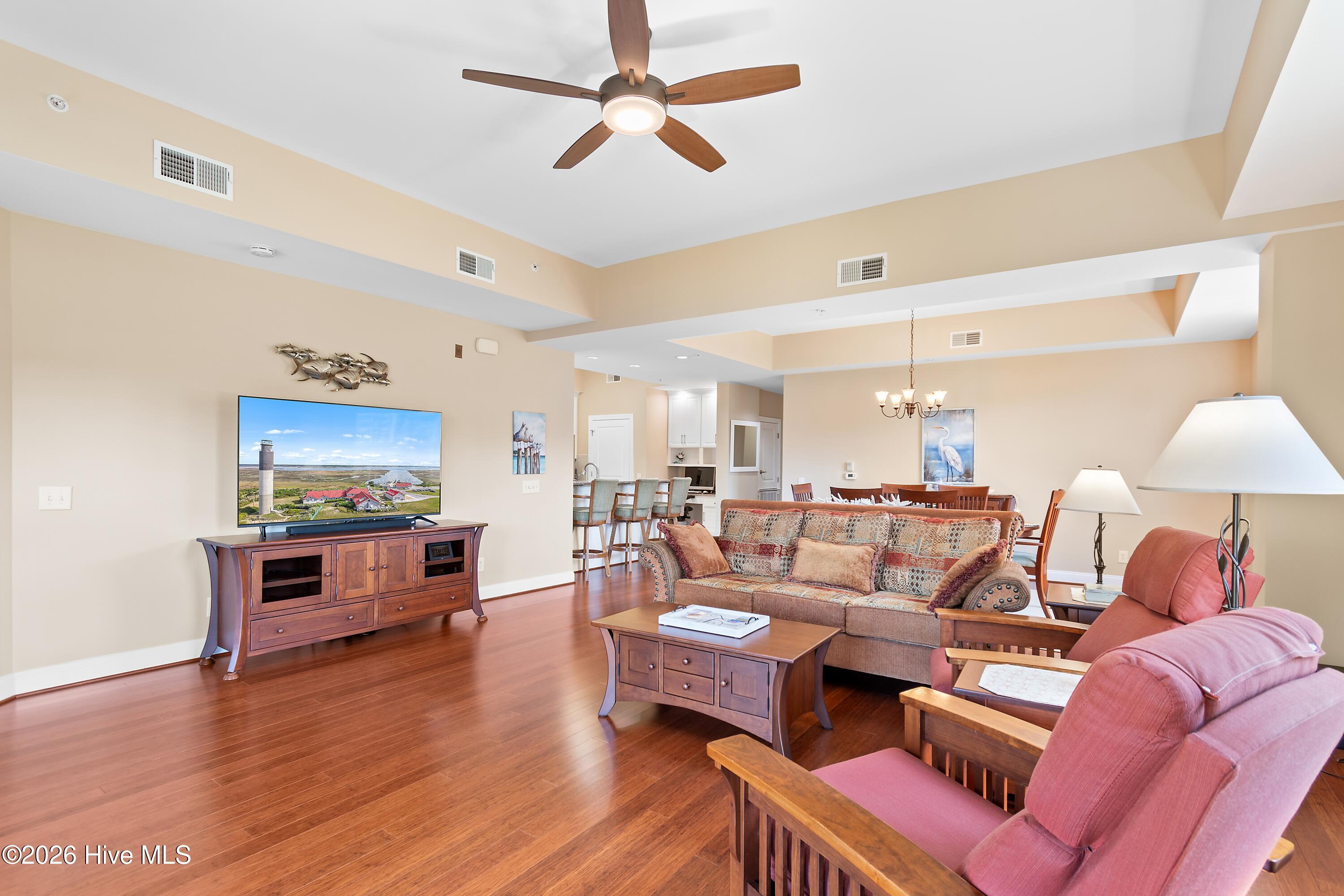 100567297 | Photo 13