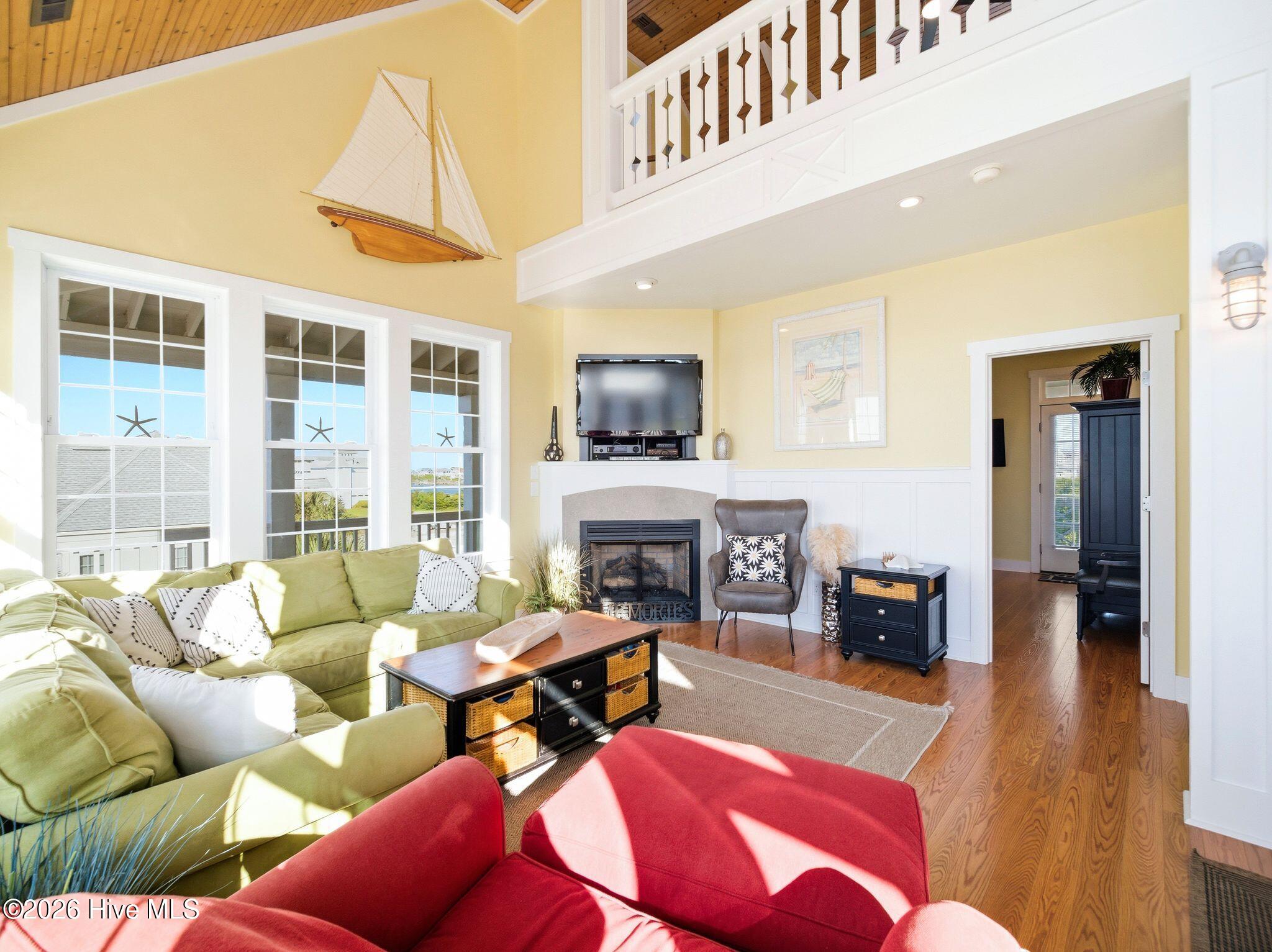 100569349 | Photo 61