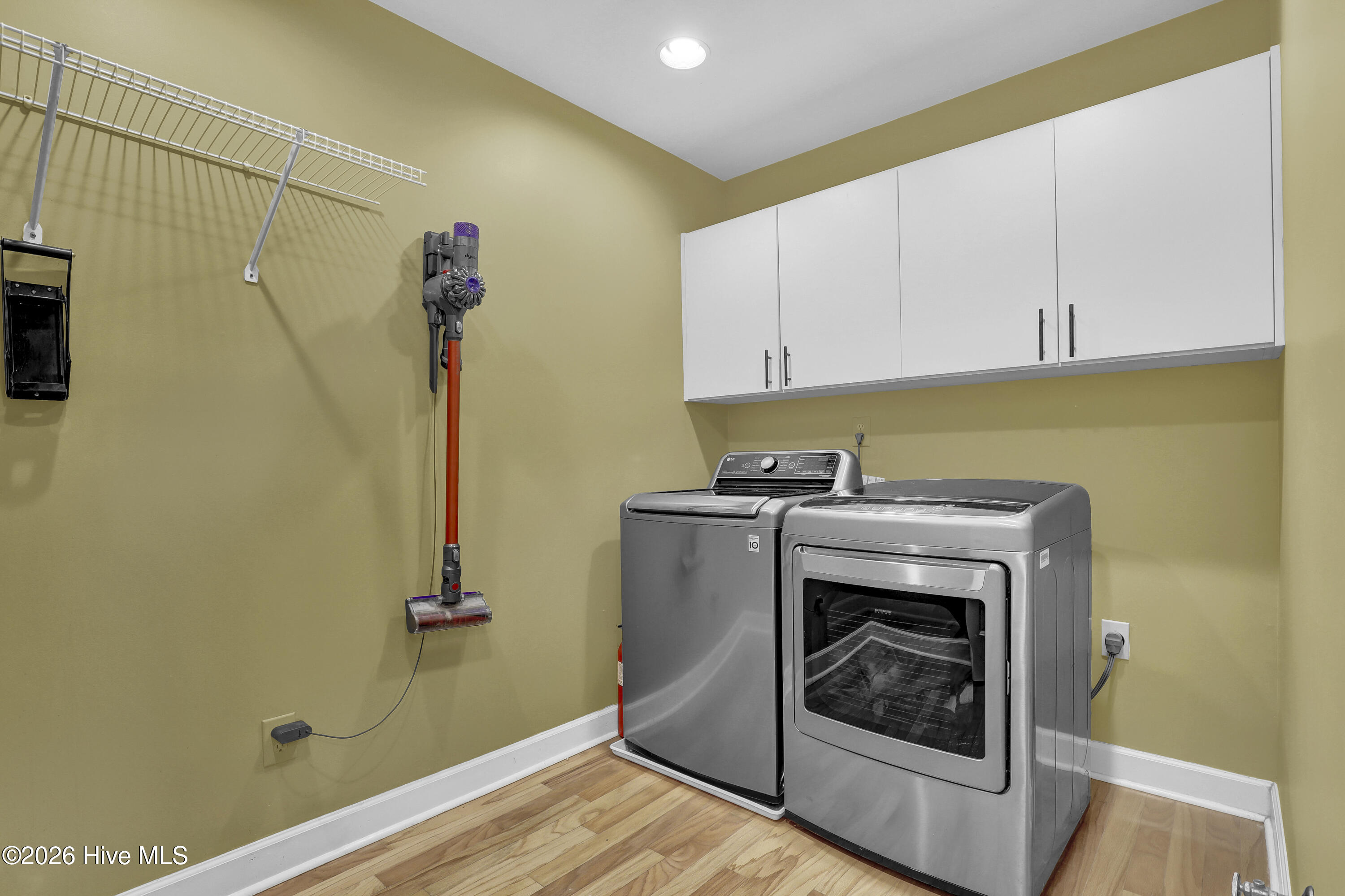 100555270 | Photo 21