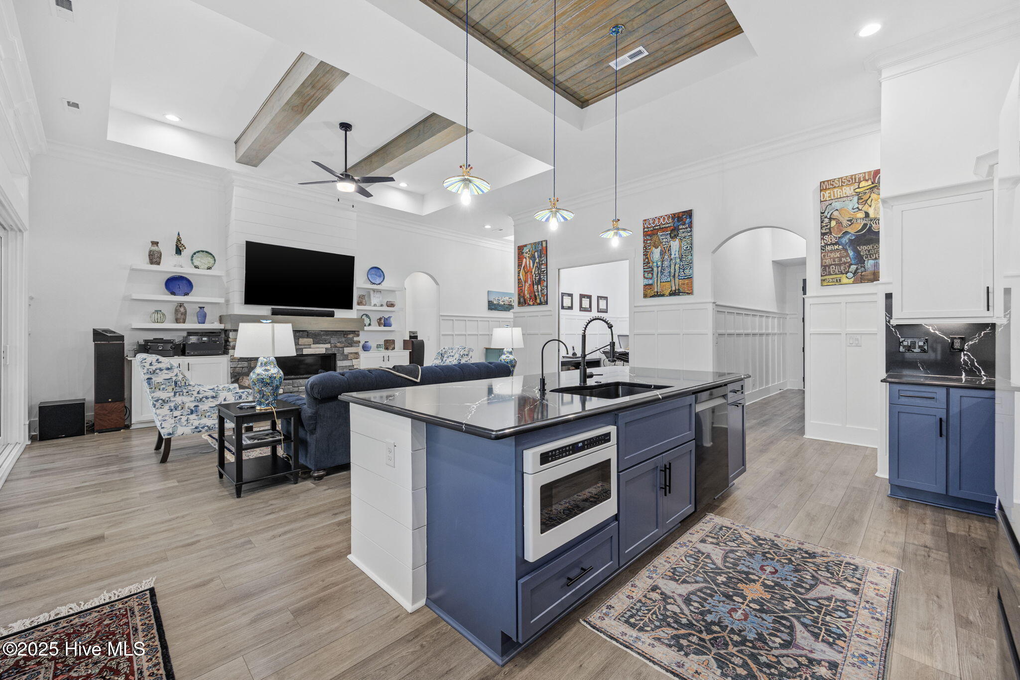 100523904 | Photo 14