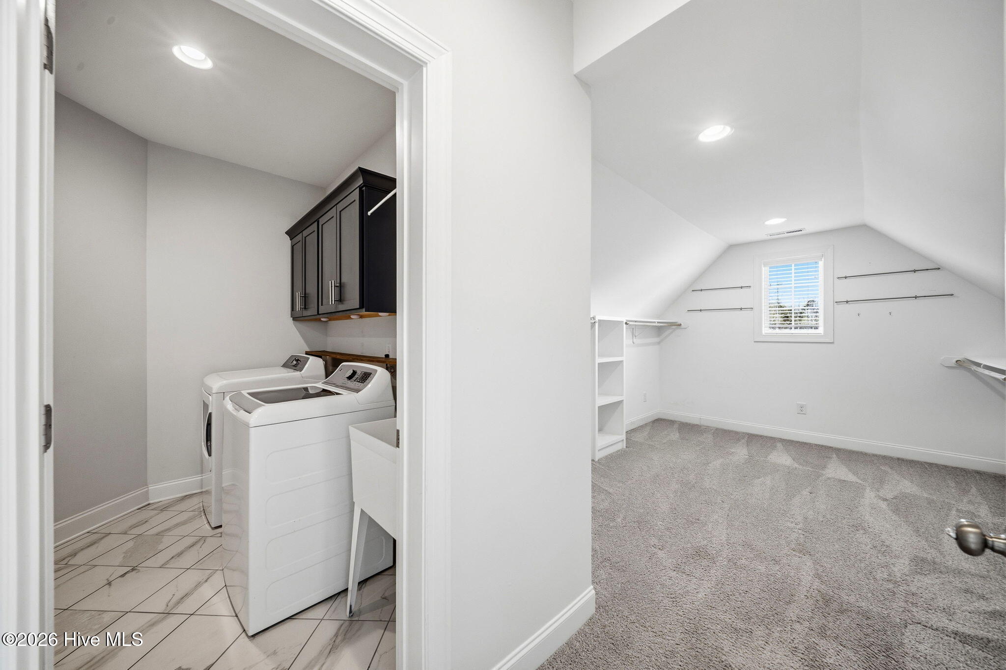 100560908 | Photo 32