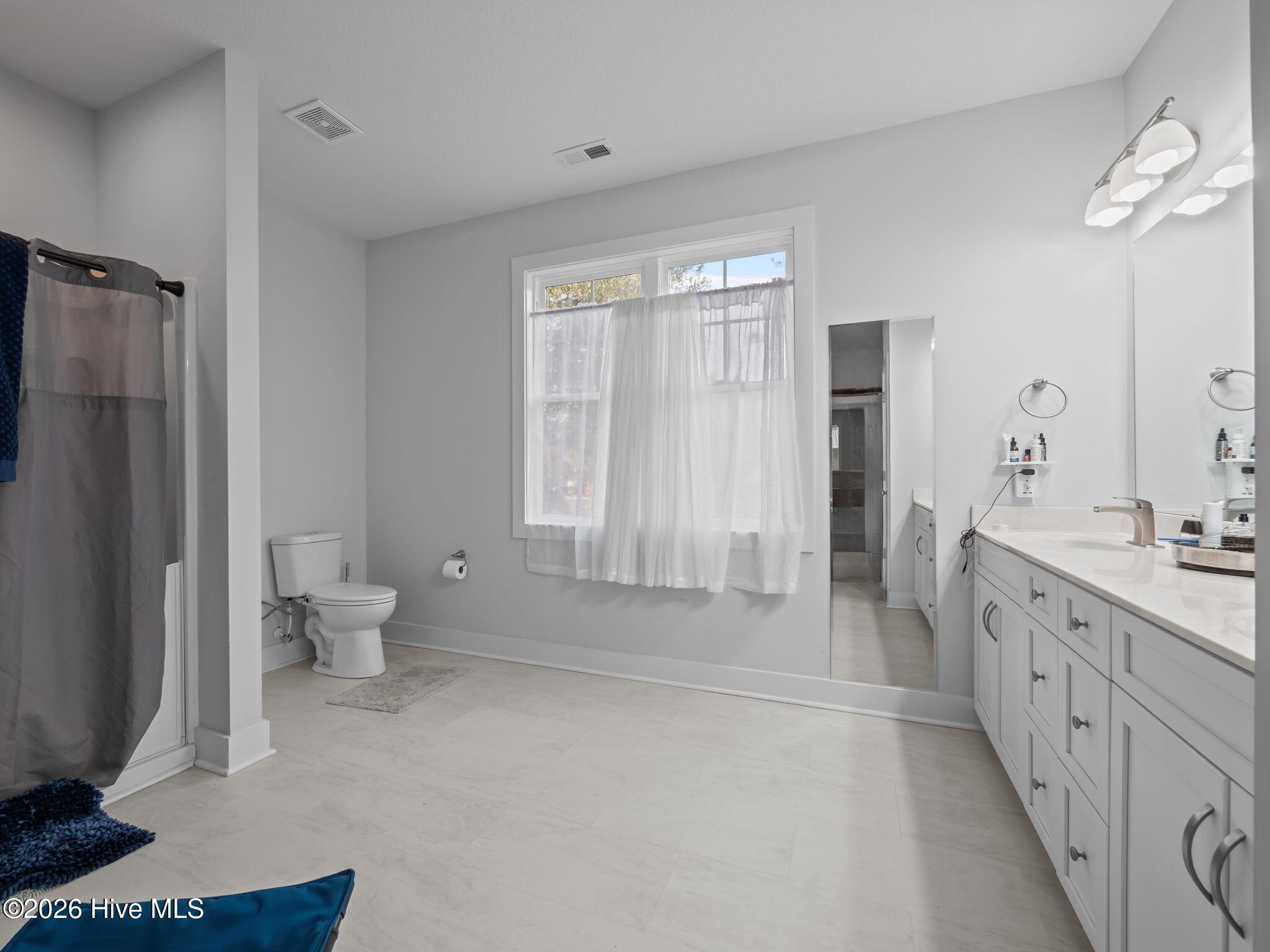 100547615 | Photo 21