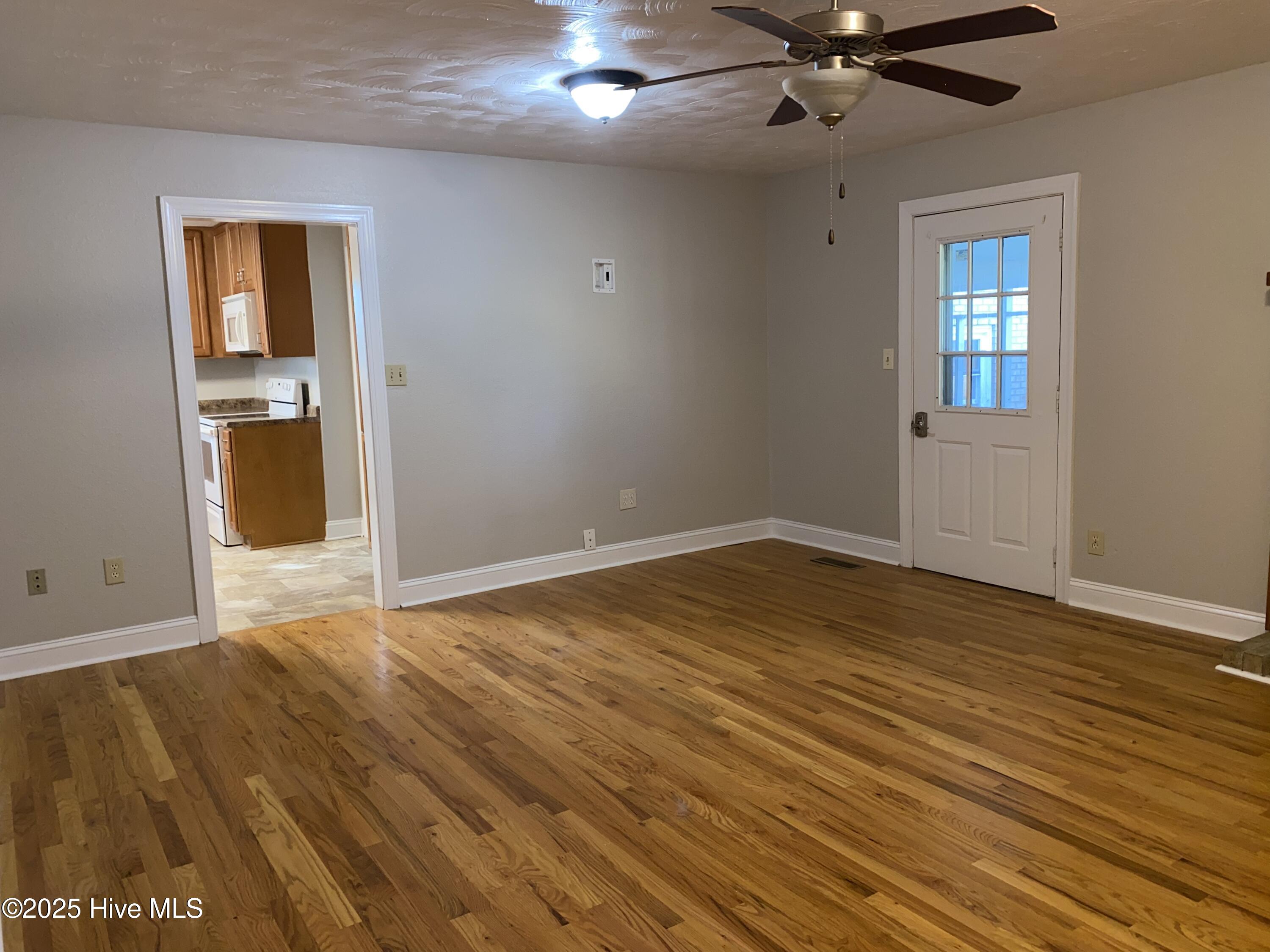 100532699 | Photo 16