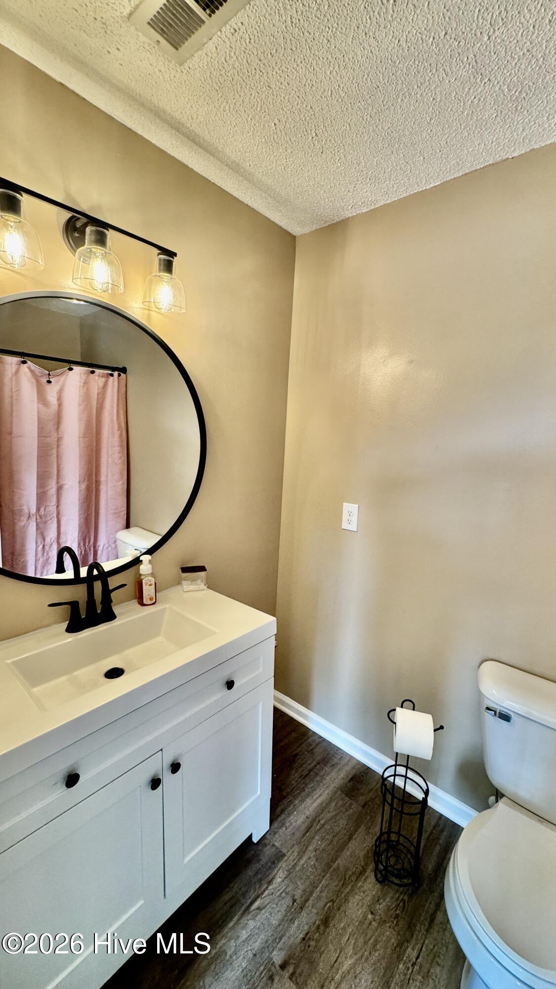 100561588 | Photo 13