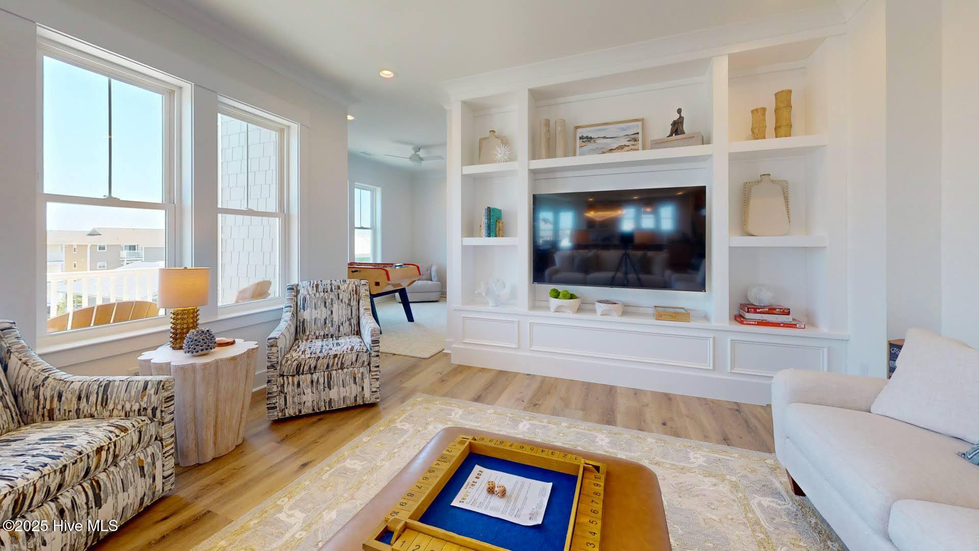 100560716 | Photo 38