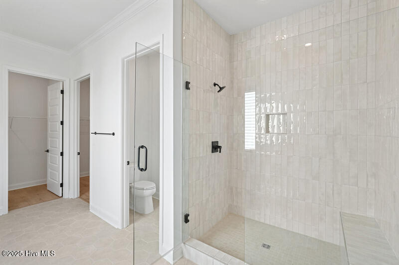 100508363 | Photo 13