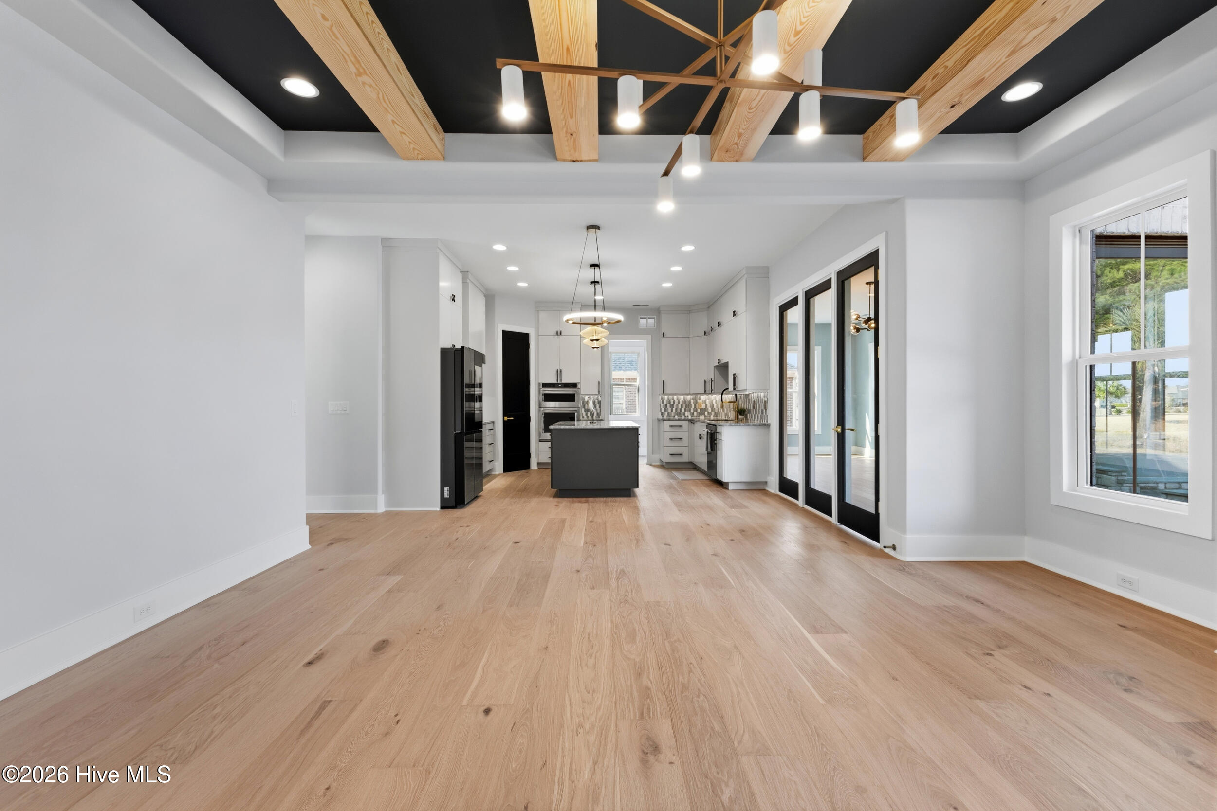 100556188 | Photo 12