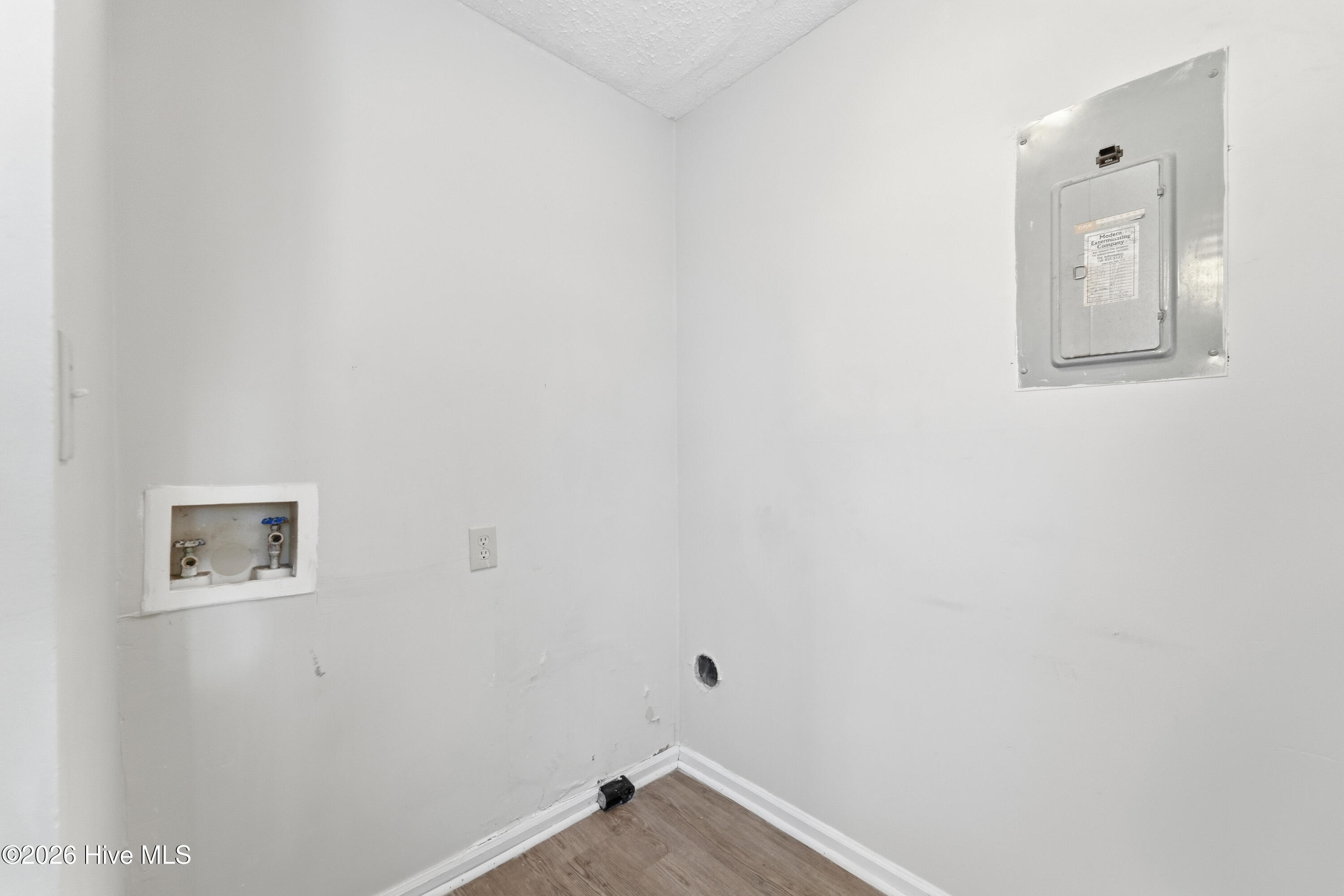 100573198 | Photo 28