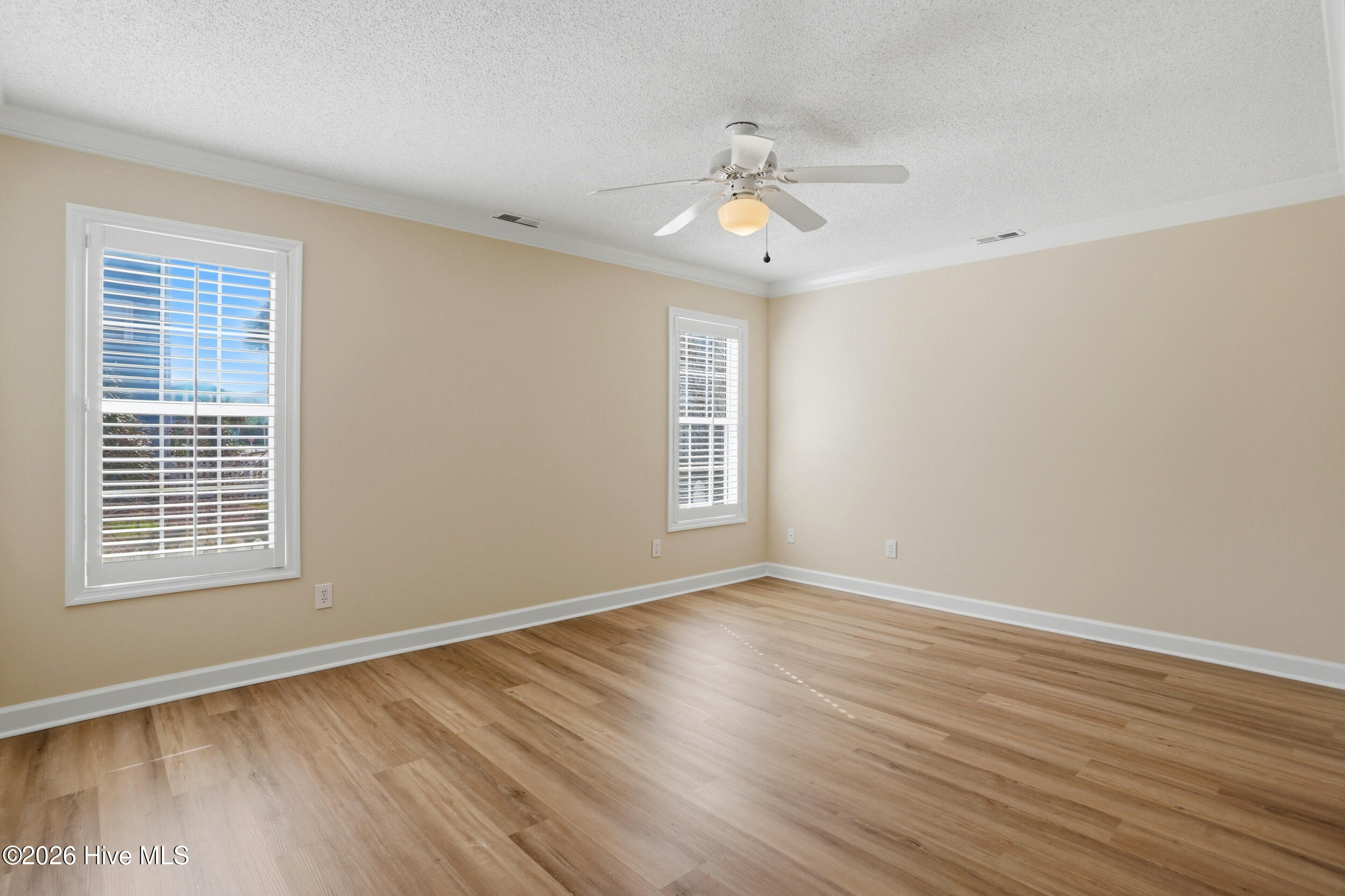 100559989 | Photo 19