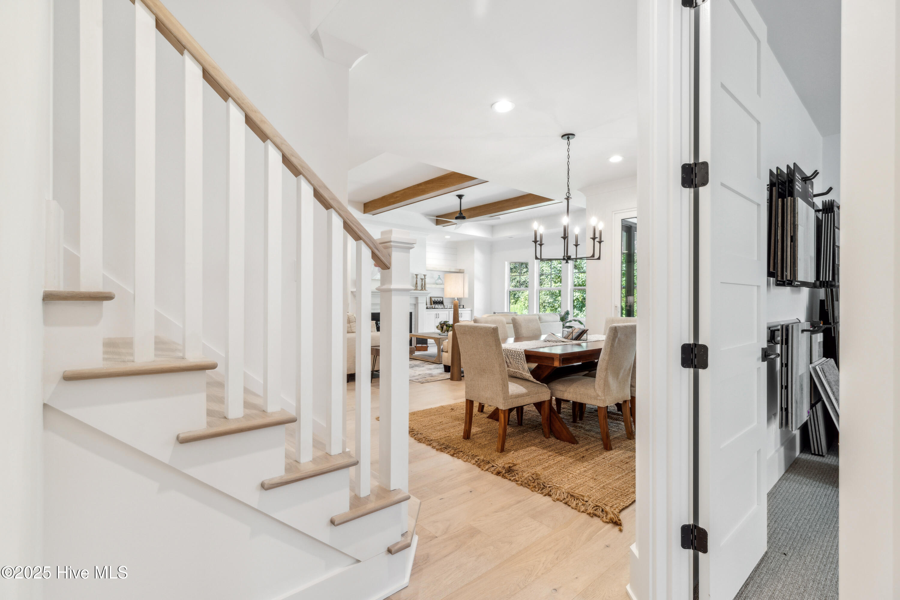 100523457 | Photo 56