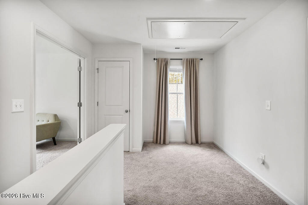 100563721 | Photo 14