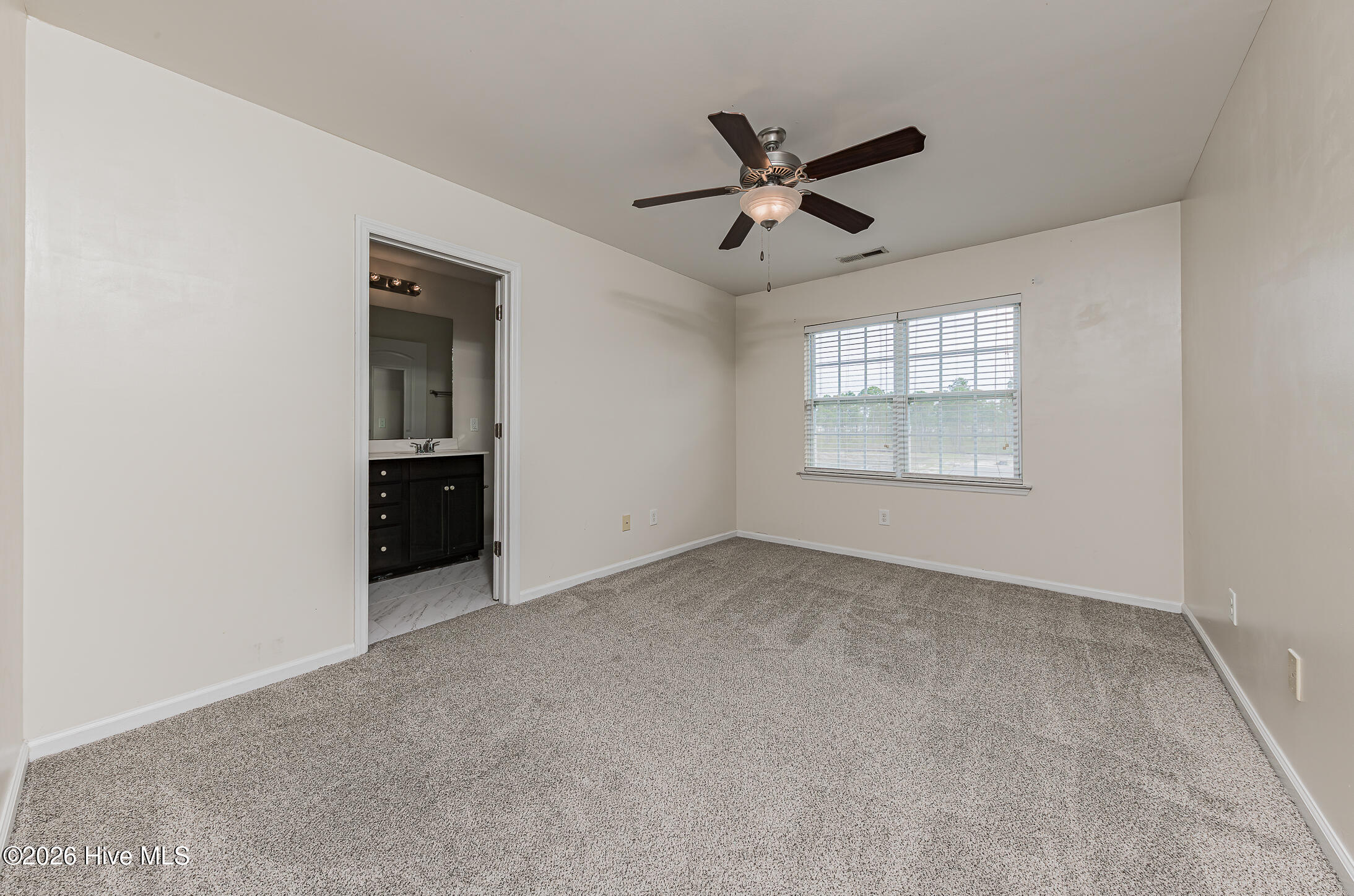 100562651 | Photo 19