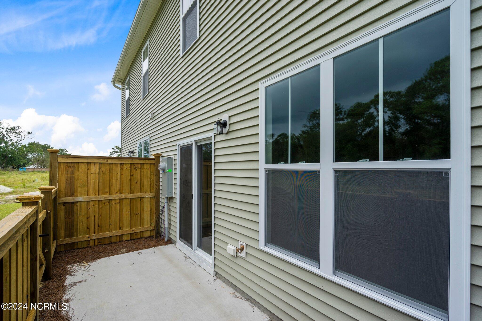 100548244 | Photo 13