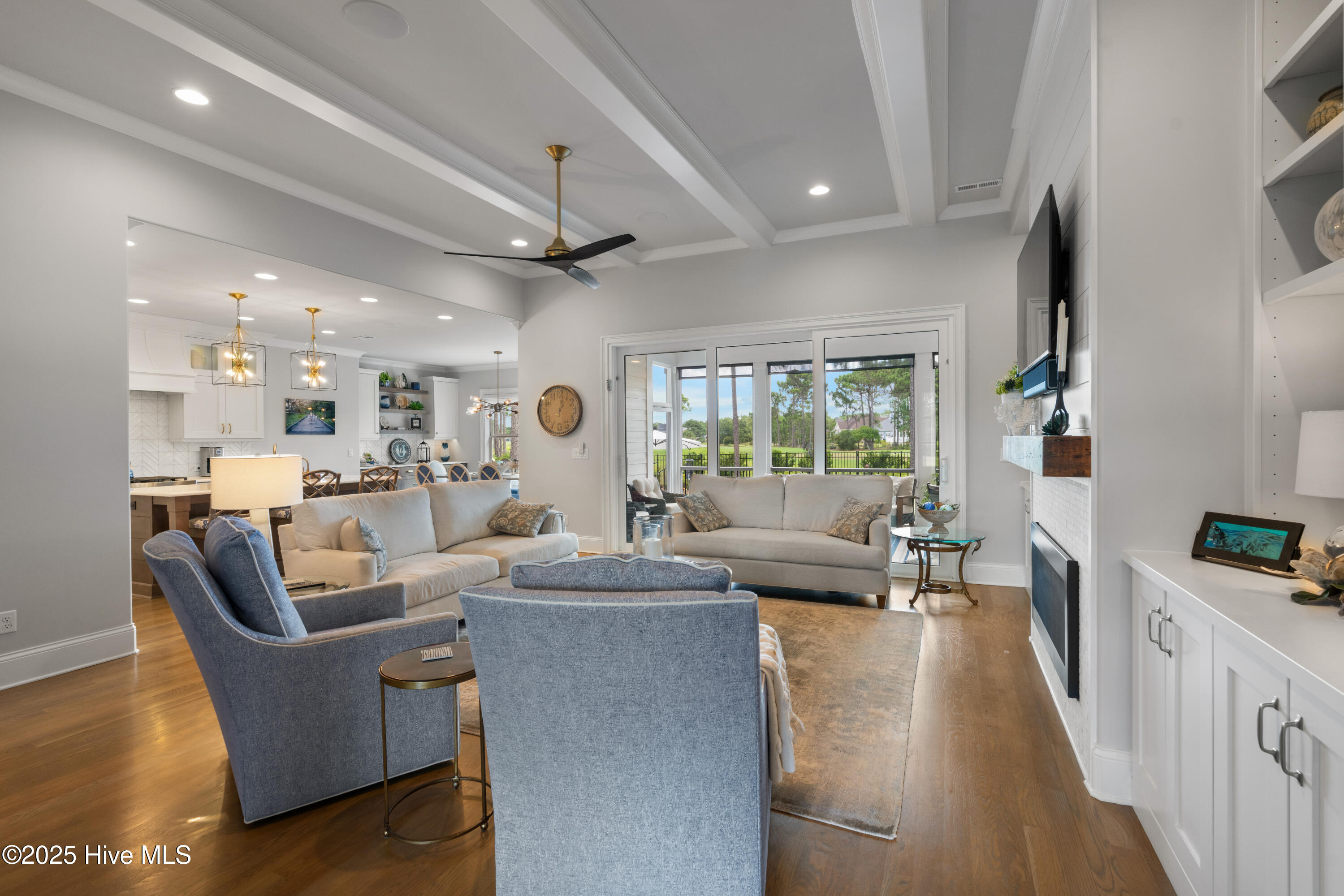 100551576 | Photo 12