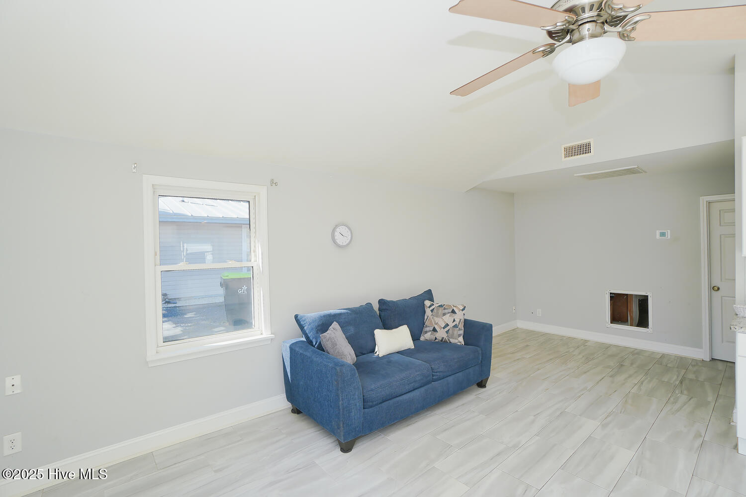 100534468 | Photo 11