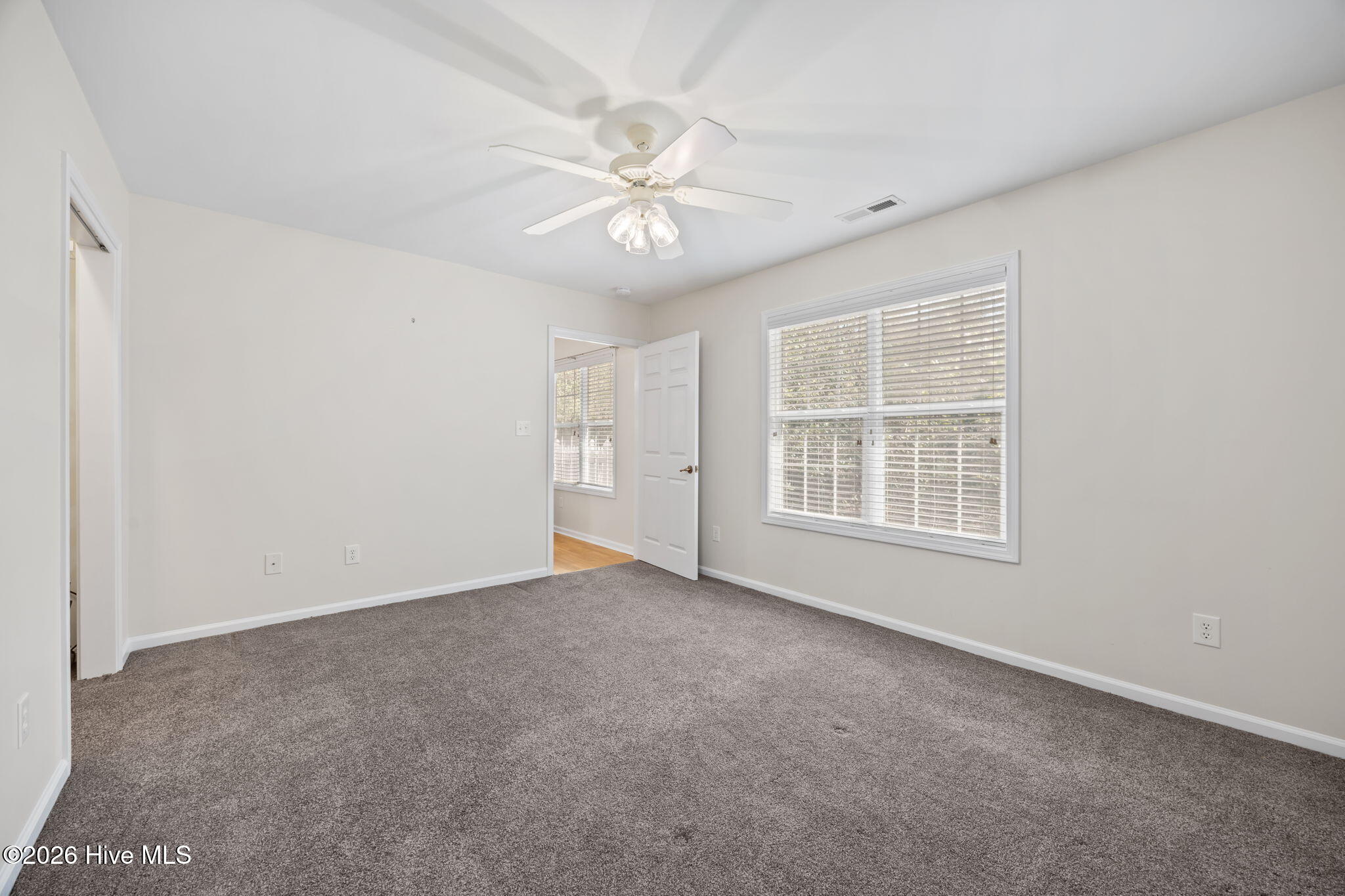 100560523 | Photo 22