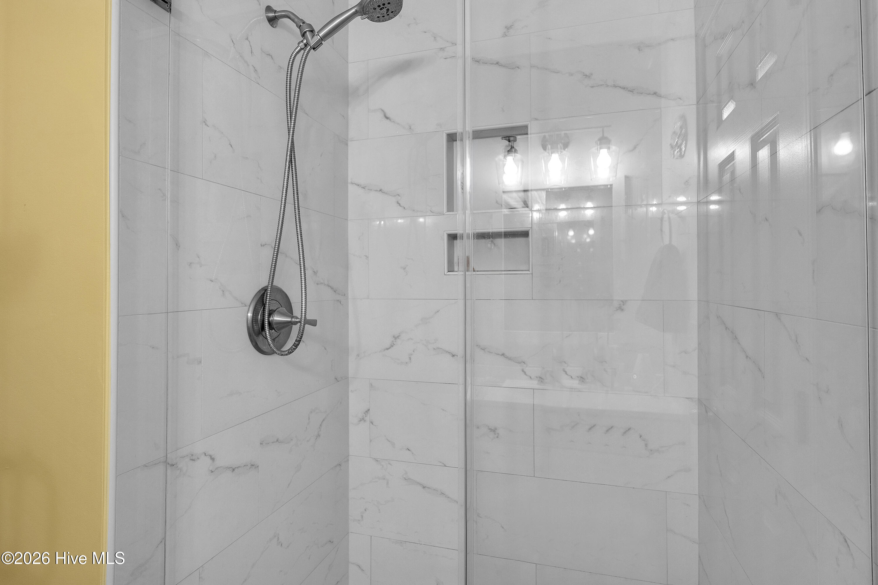 100569853 | Photo 23