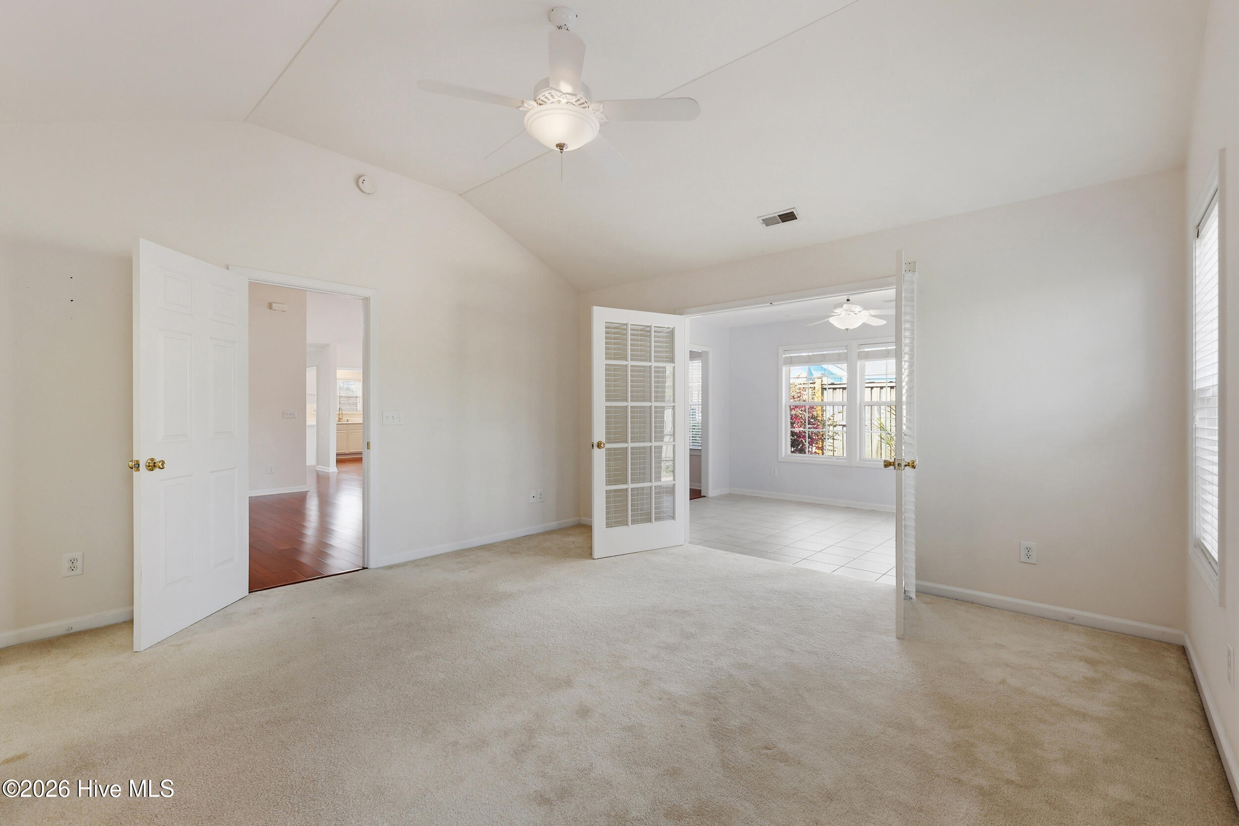 100511628 | Photo 21