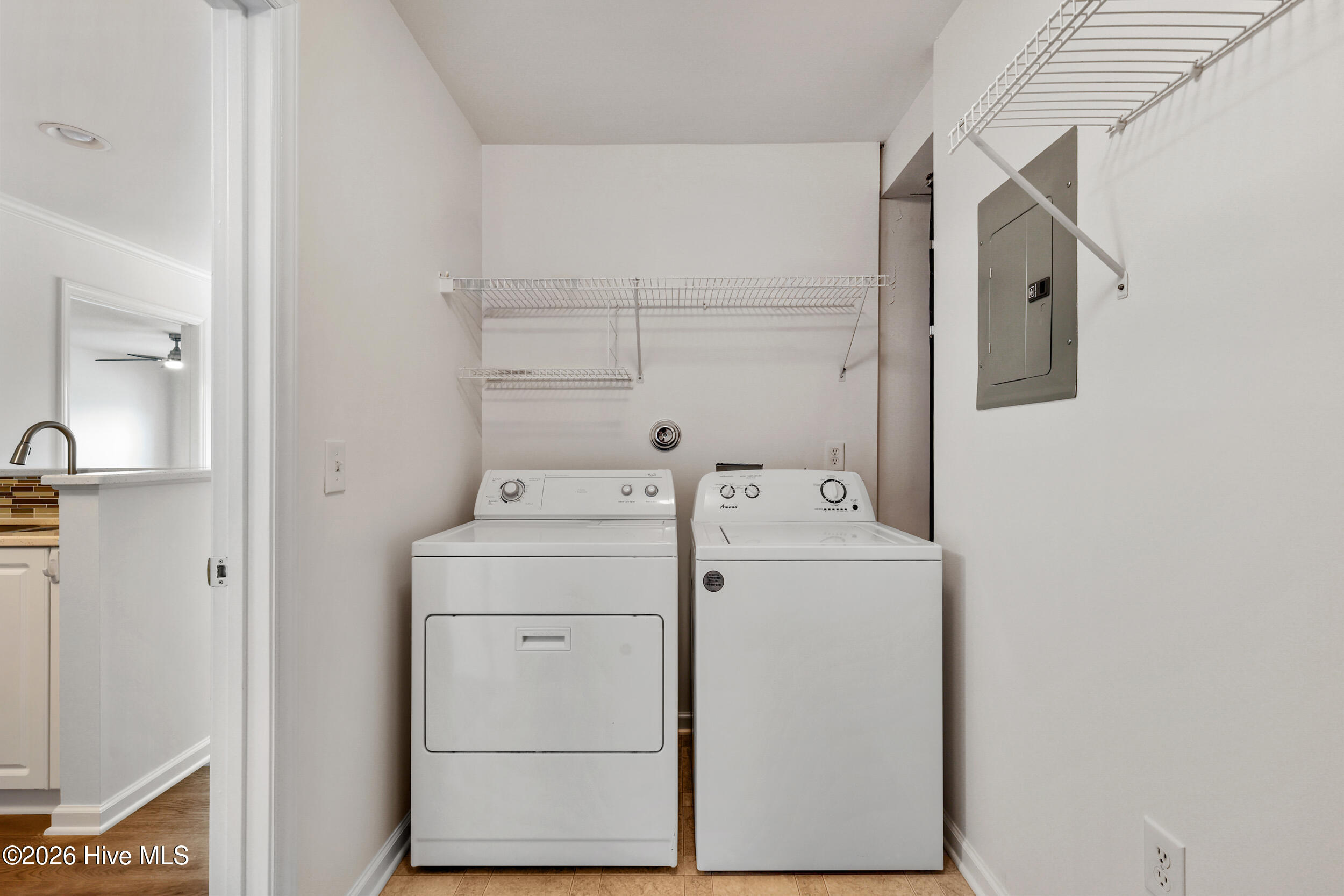 100559813 | Photo 25