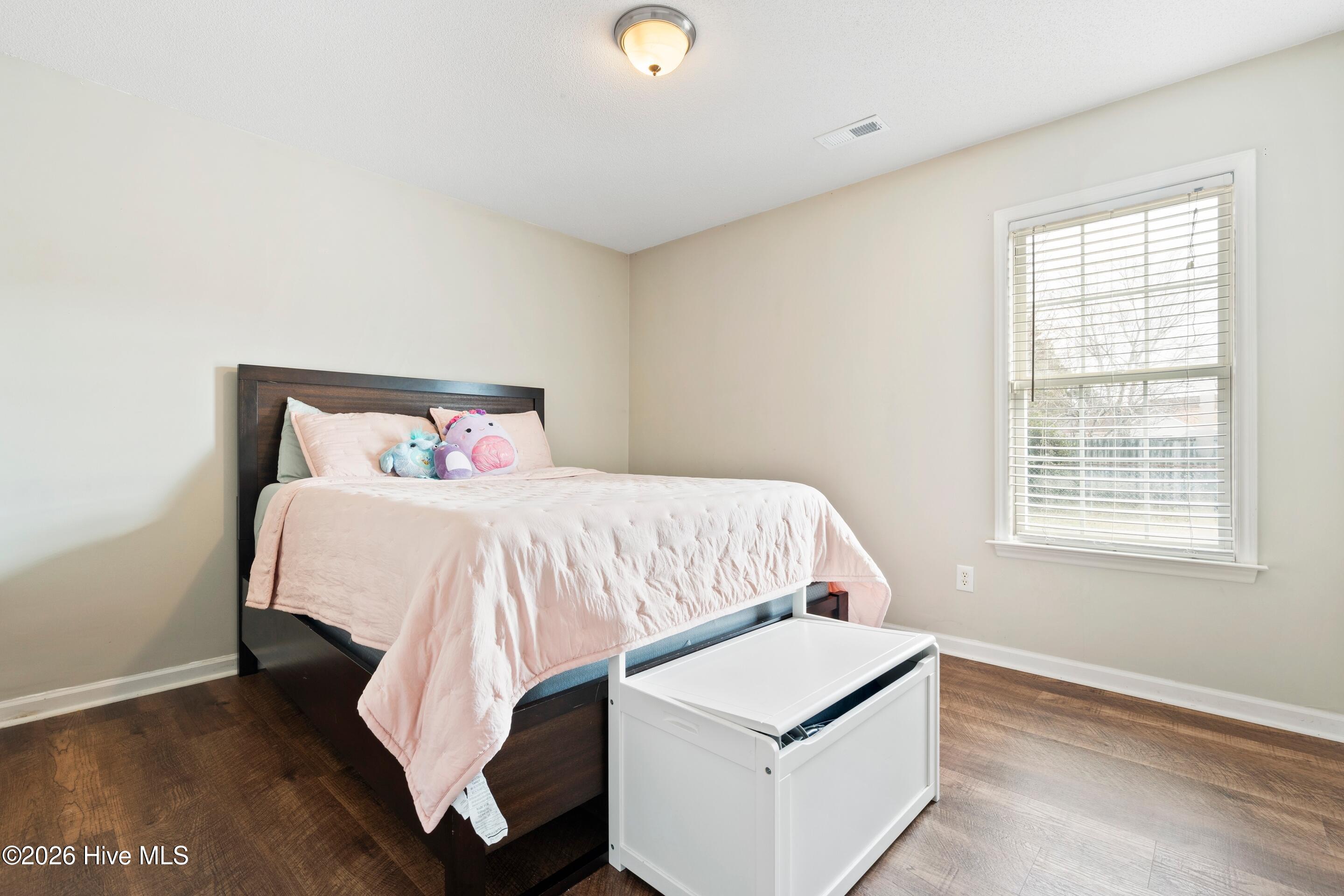 100547828 | Photo 21