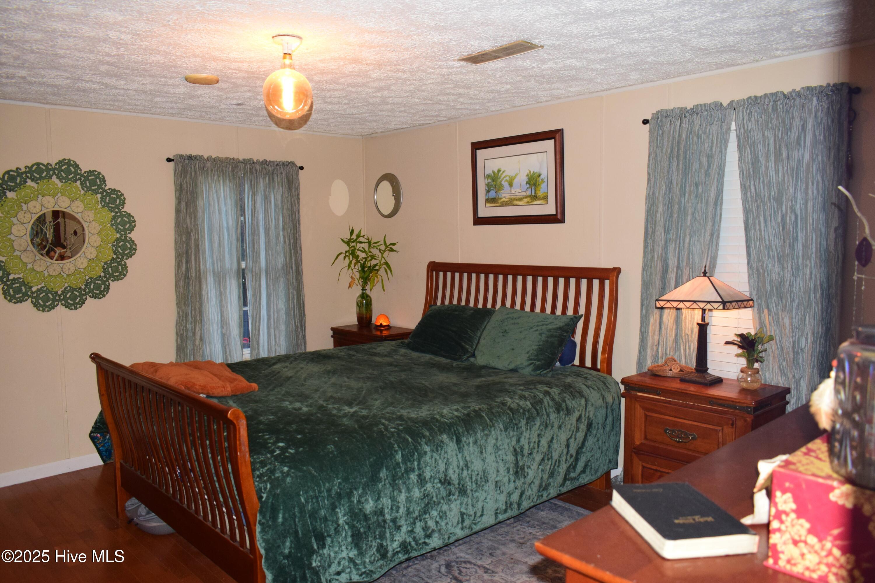 100543289 | Photo 25