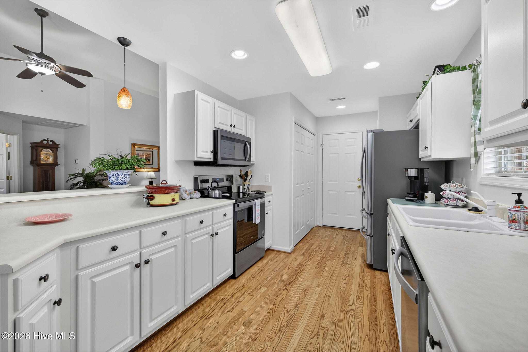 100557092 | Photo 17