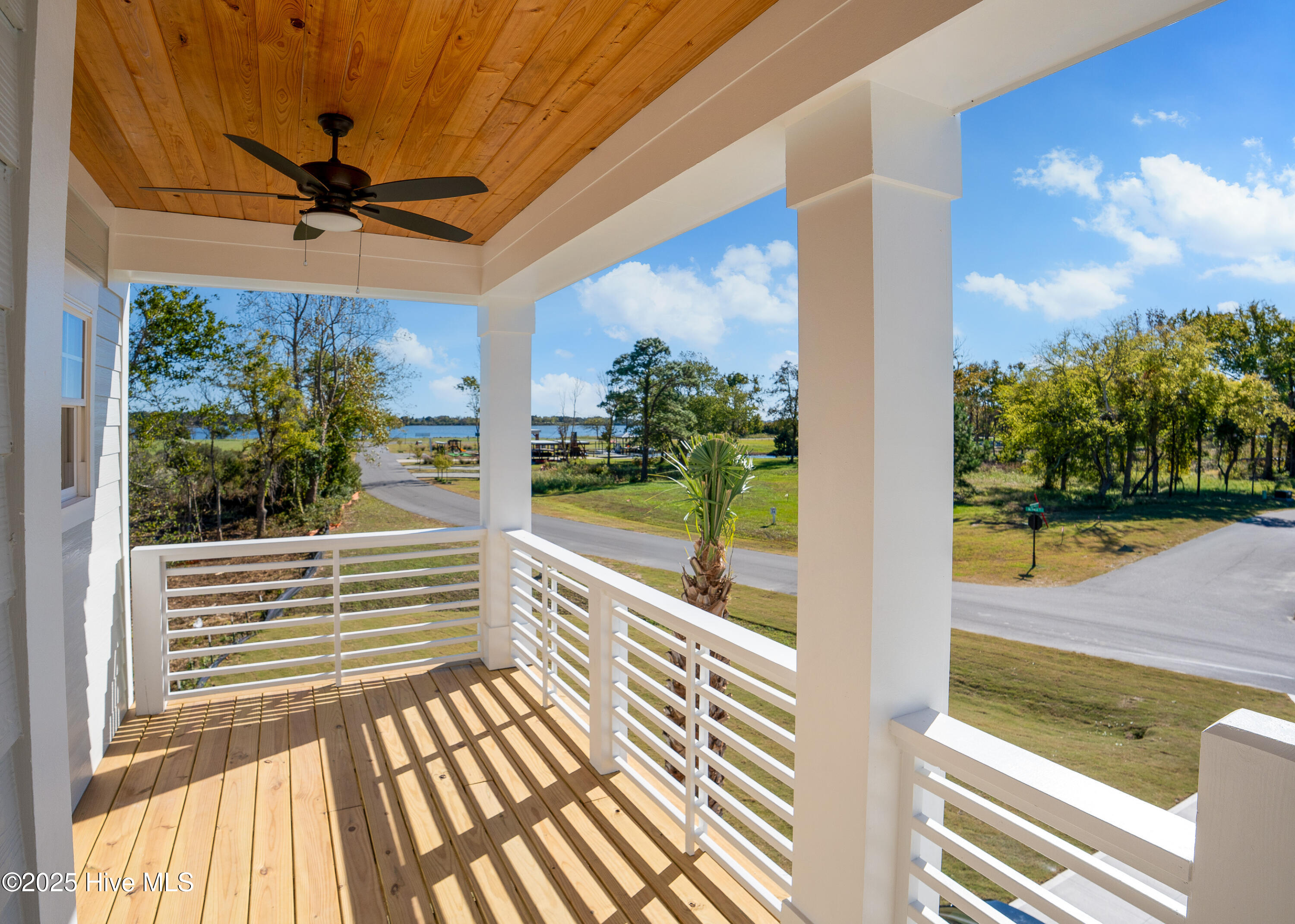 100537376 | Photo 11