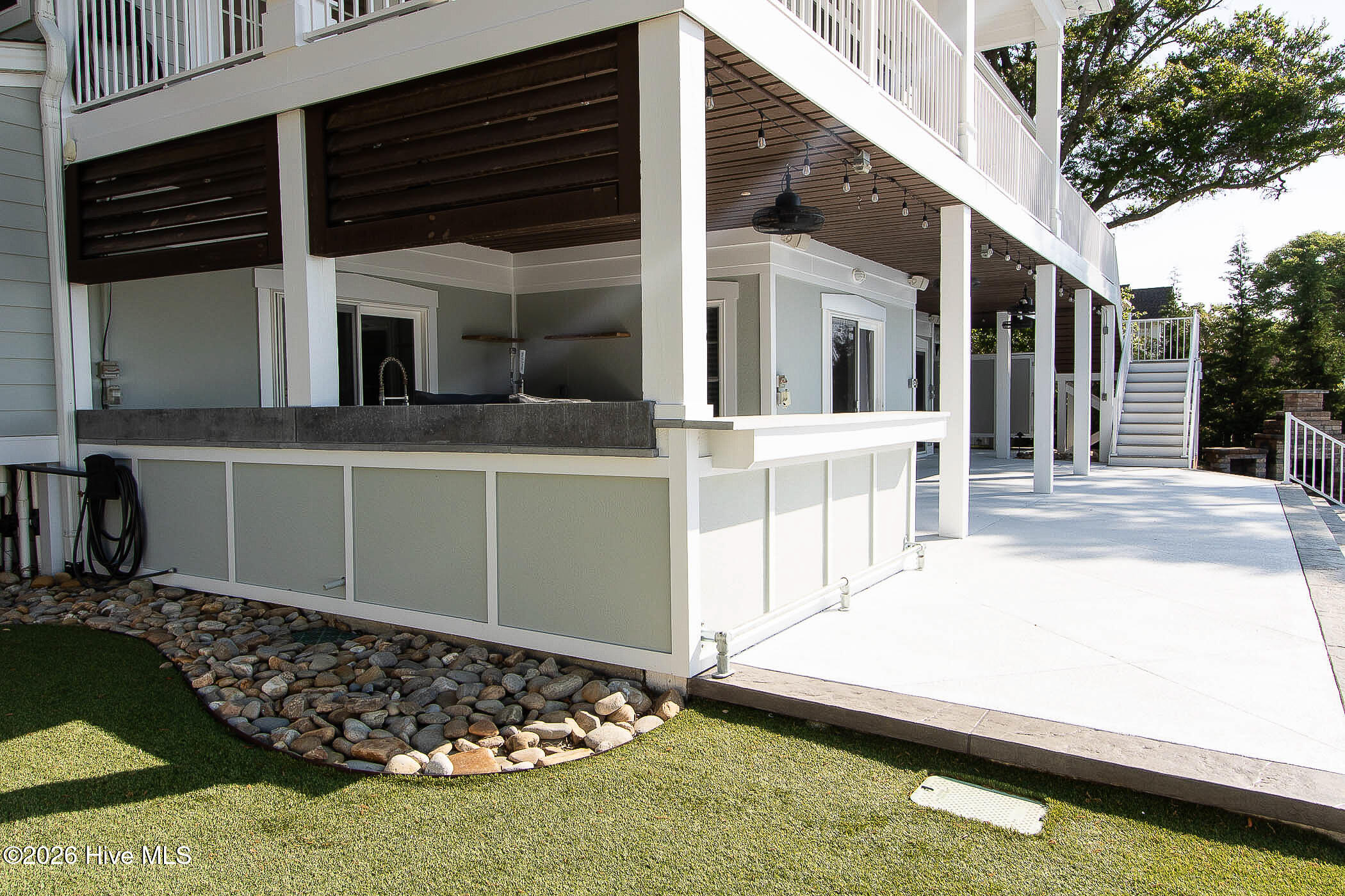 100568588 | Photo 13