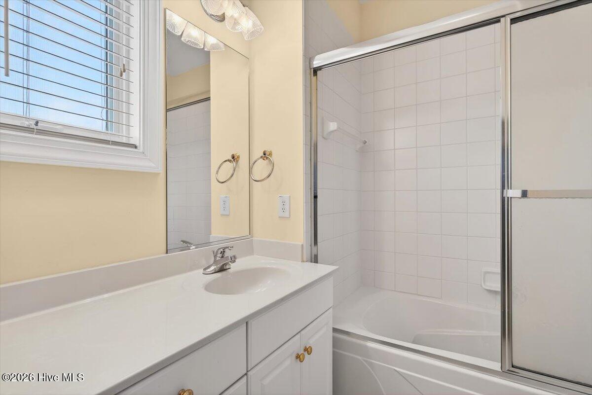 100549709 | Photo 15