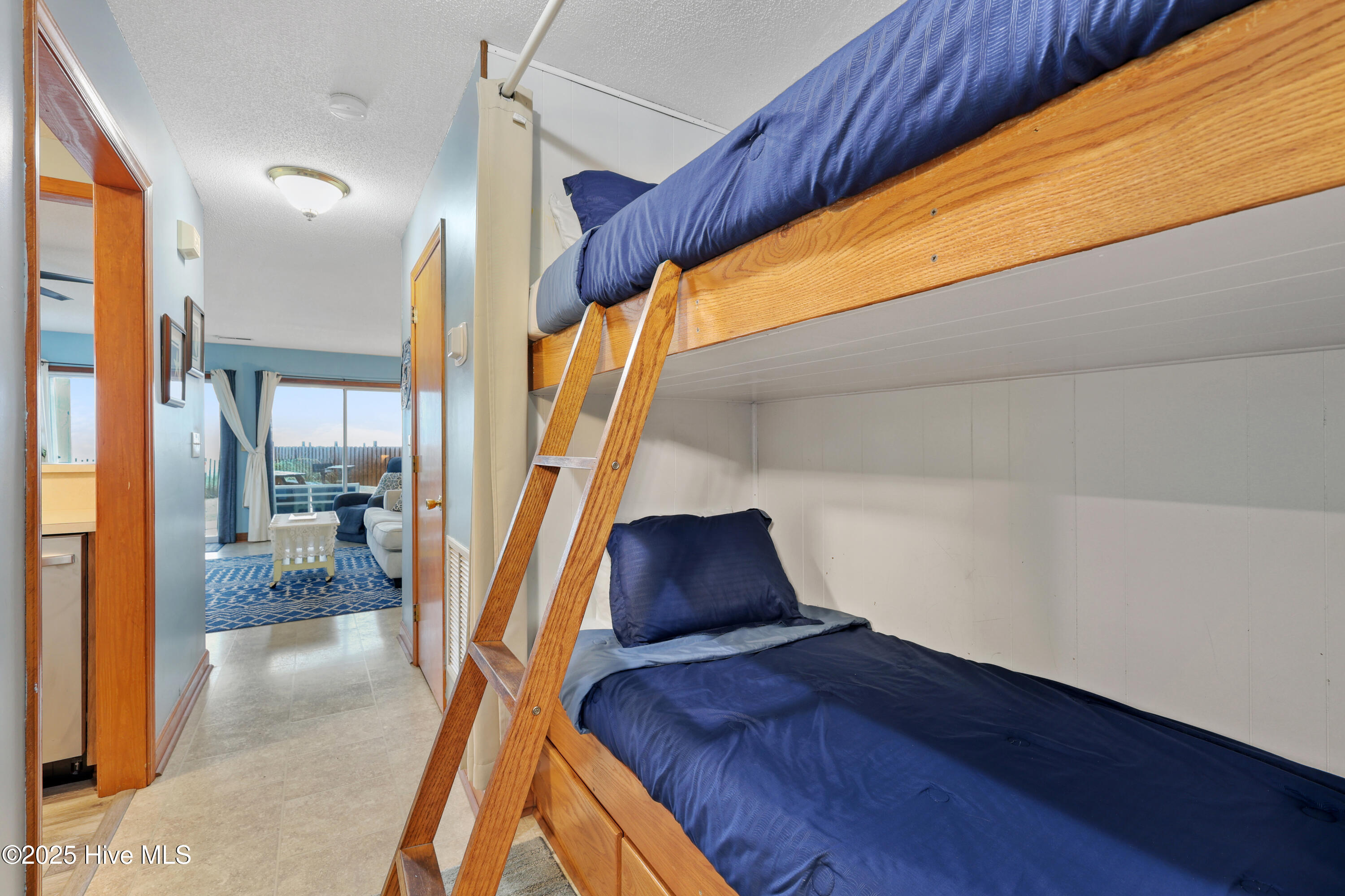 100534466 | Photo 19