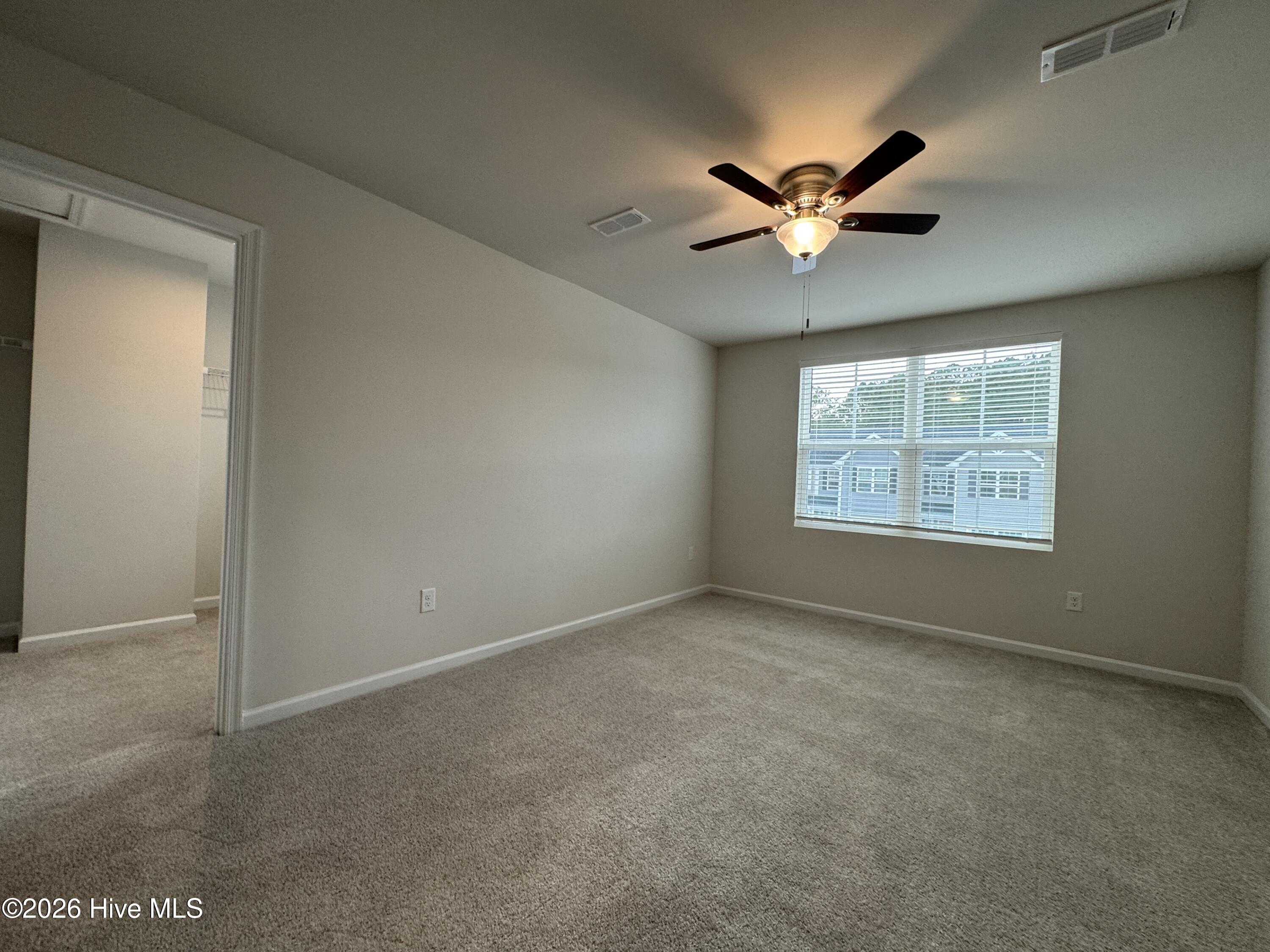 100547692 | Photo 12