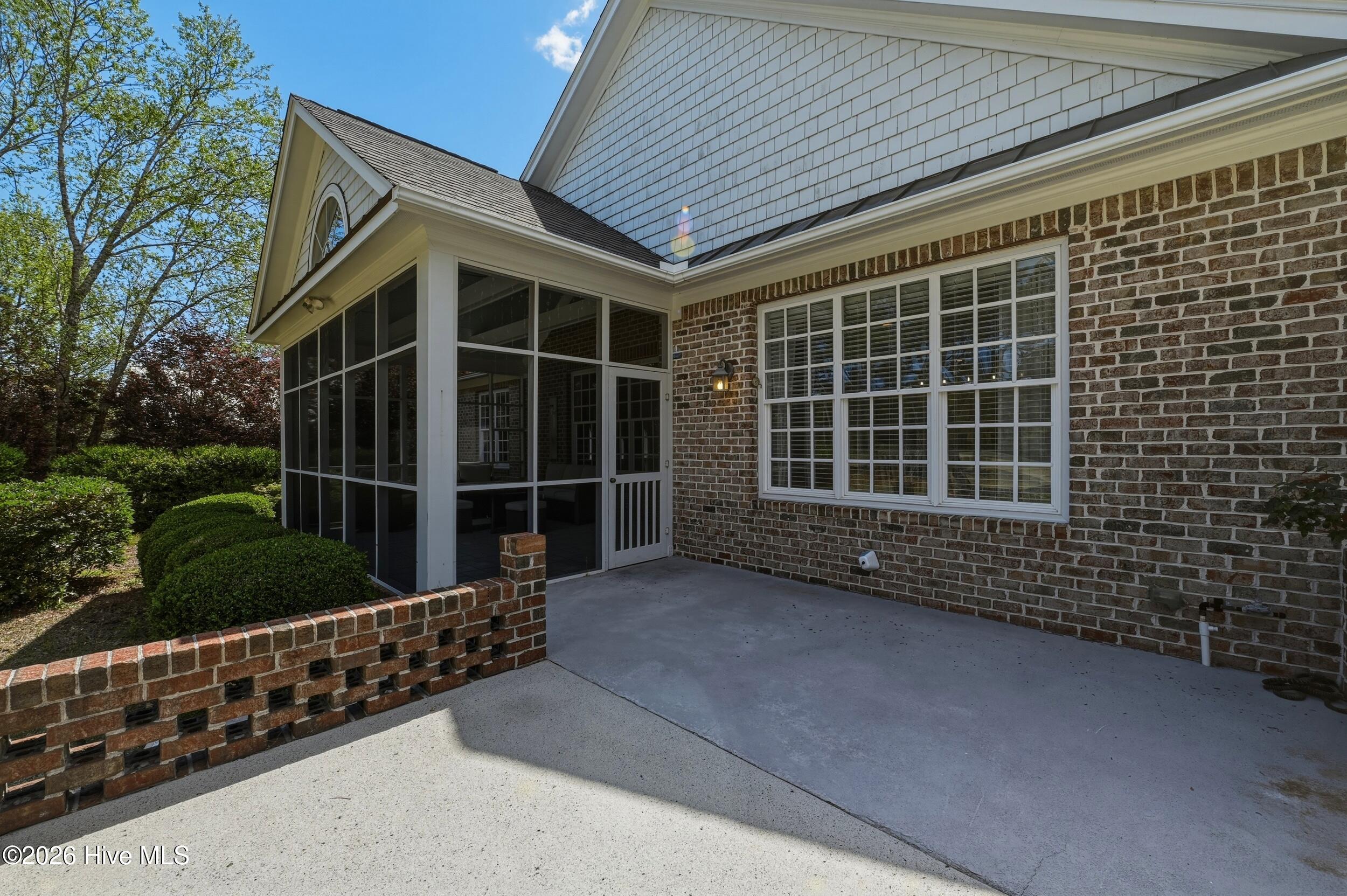 100566106 | Photo 45