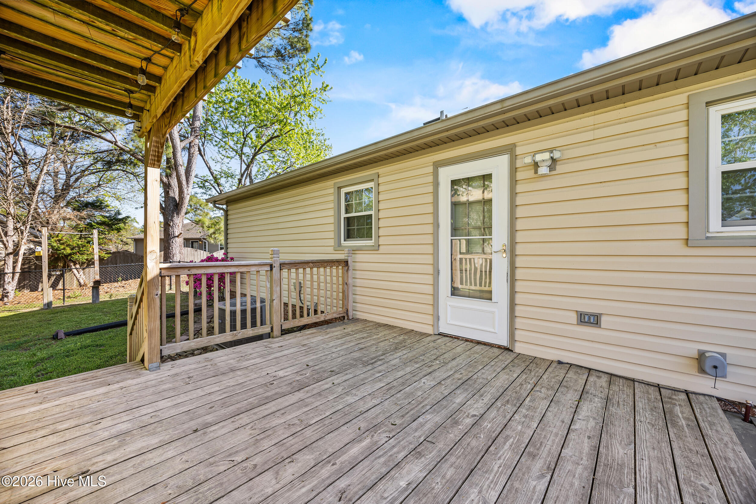 100565895 | Photo 45