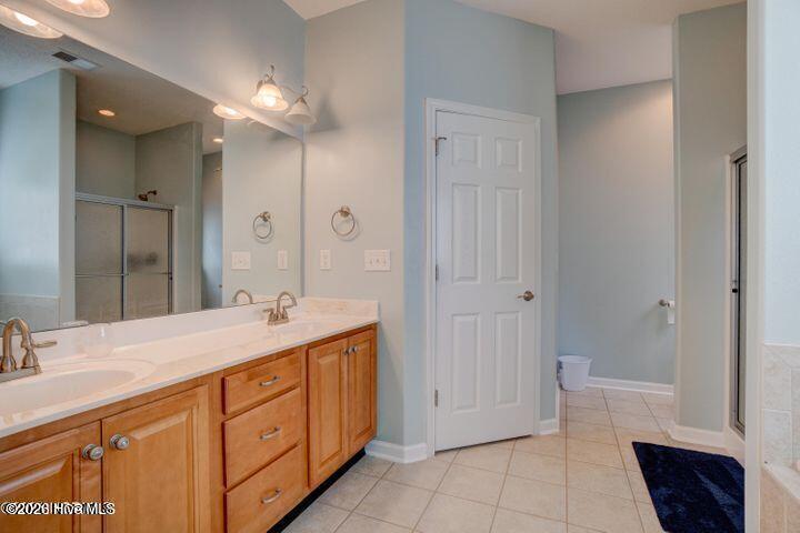 100548362 | Photo 11