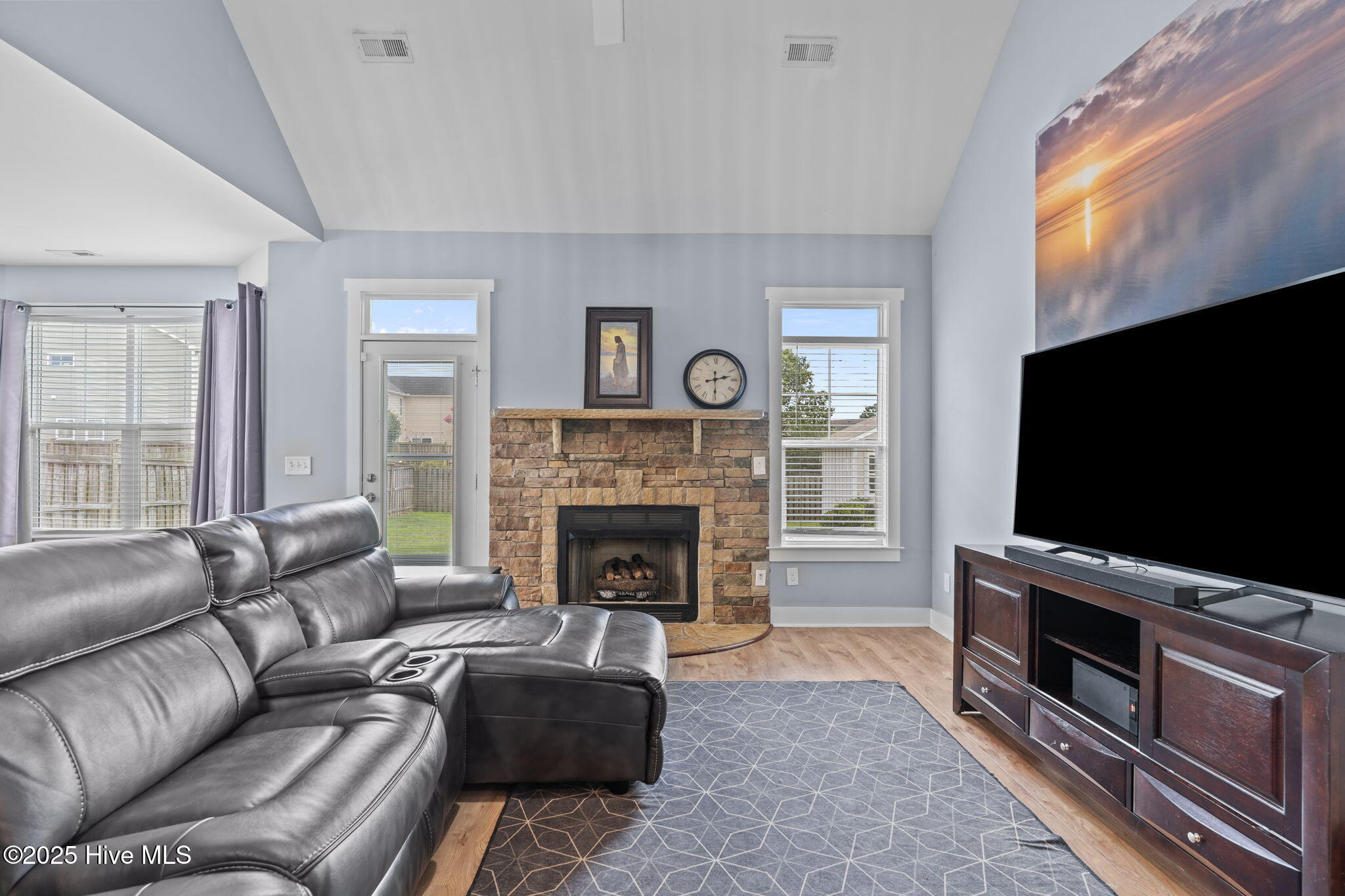 100519611 | Photo 32