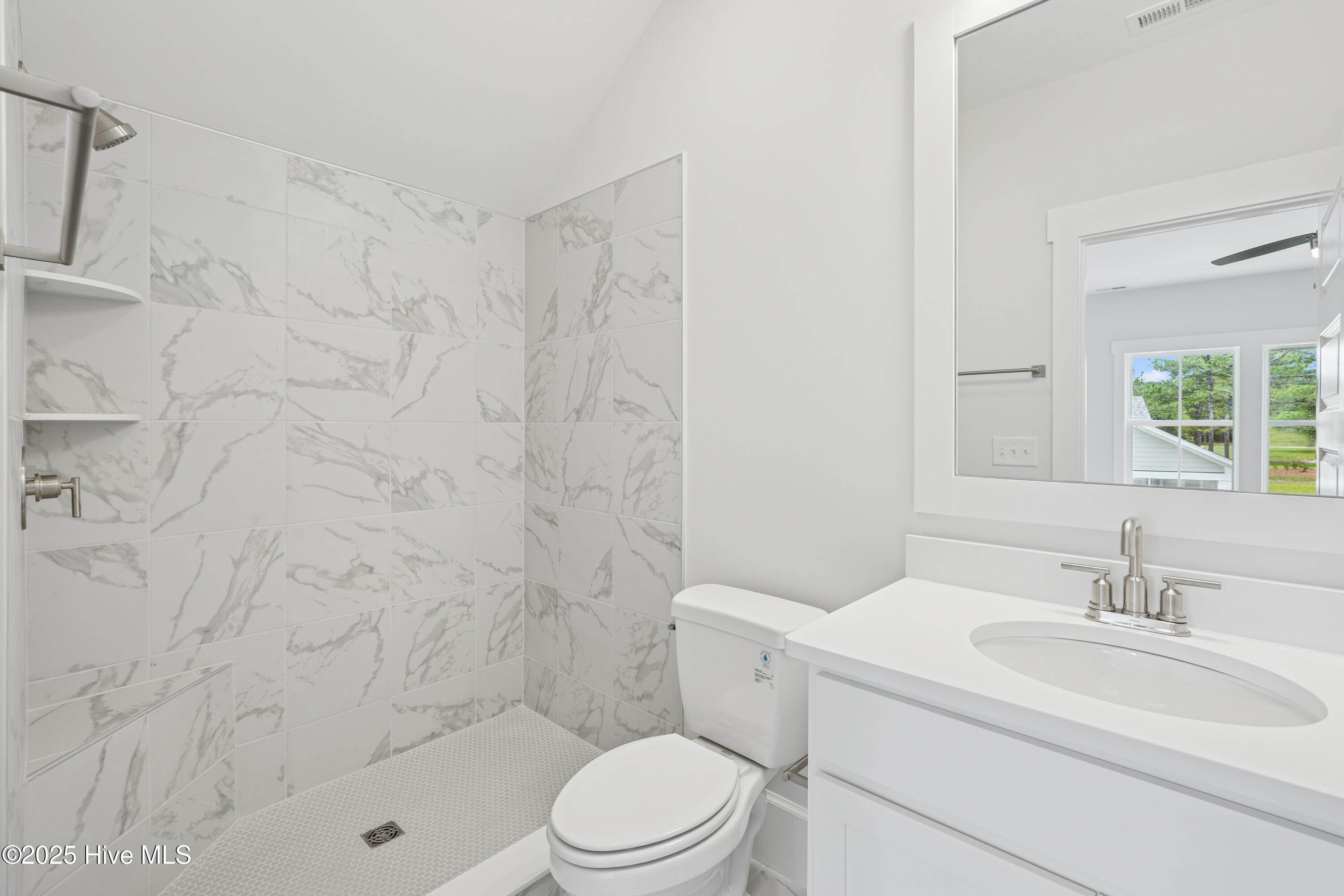 100527774 | Photo 14