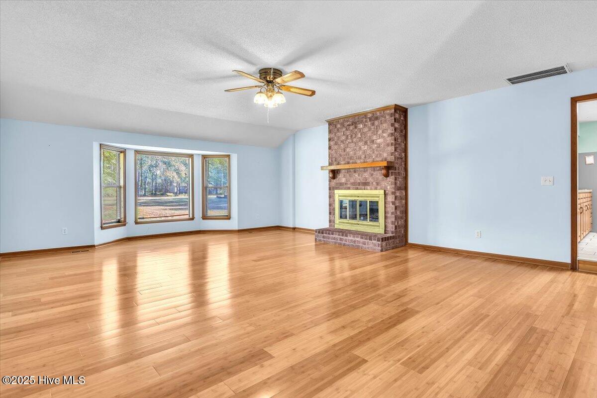 100568309 | Photo 40