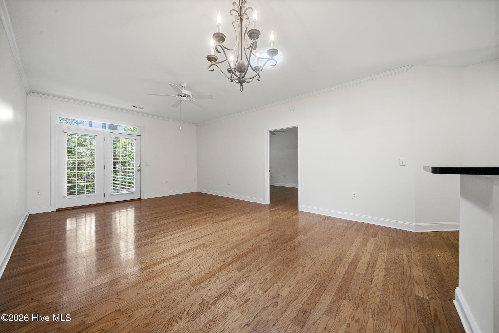 100567711 | Photo 14