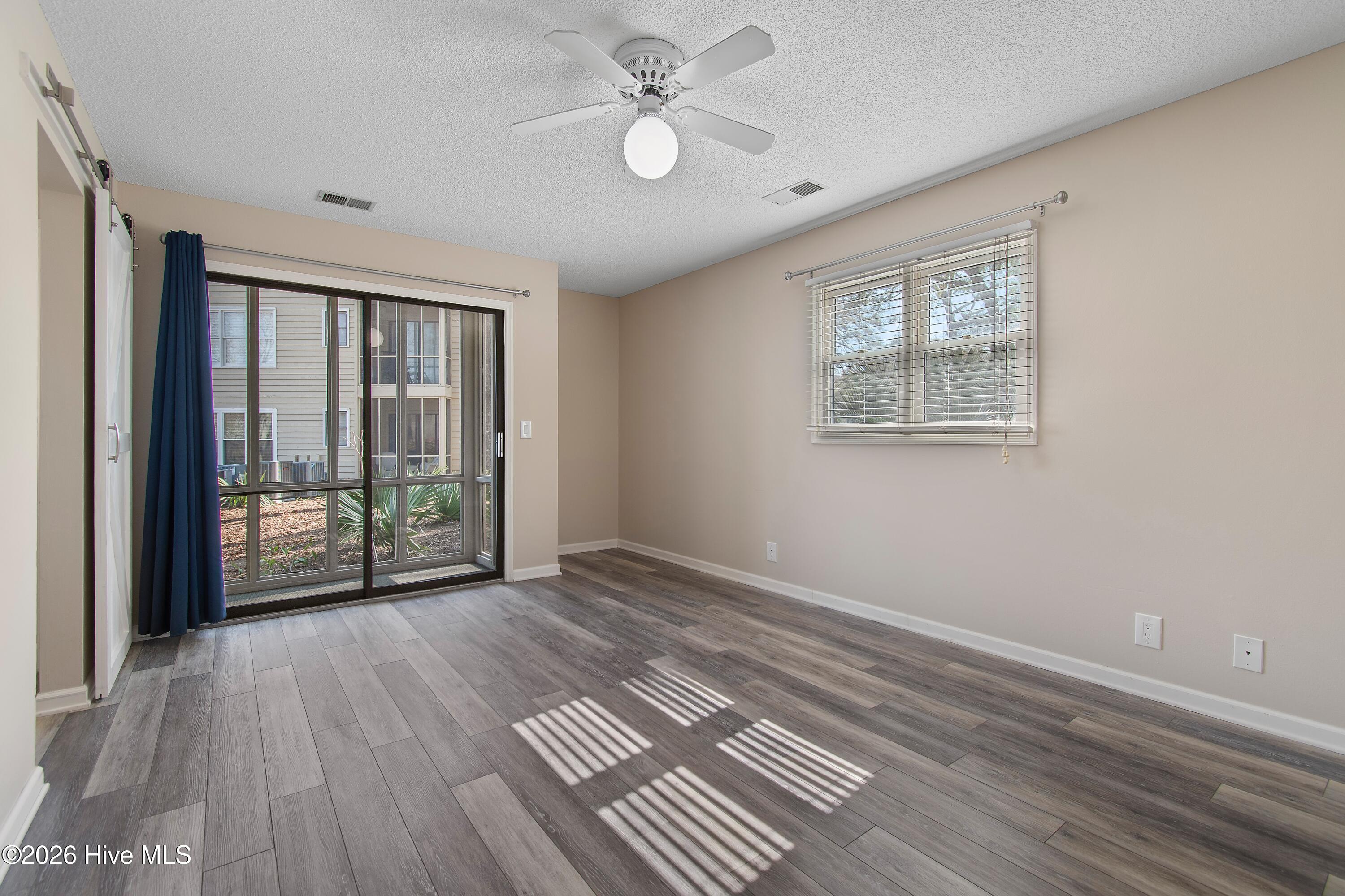 100562302 | Photo 23