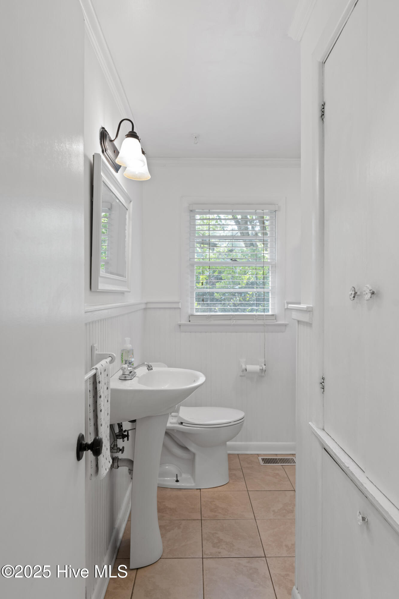 100548409 | Photo 25