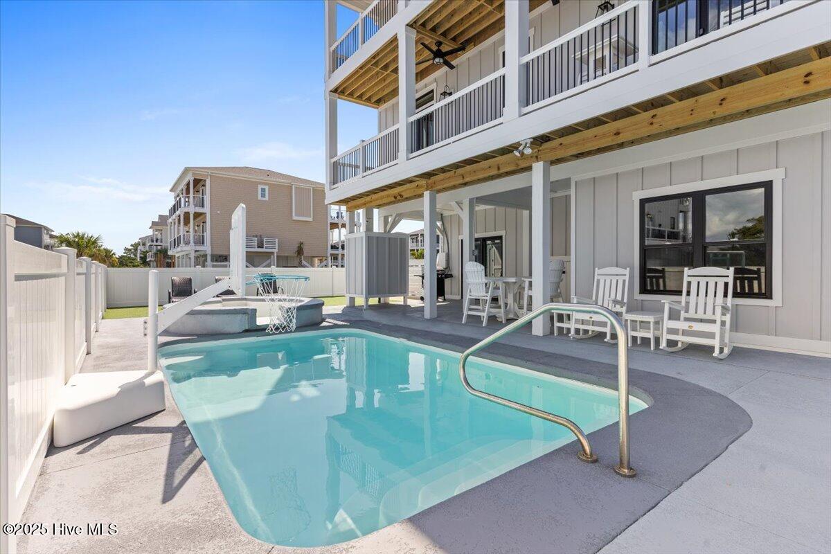 100526608 | Photo 76