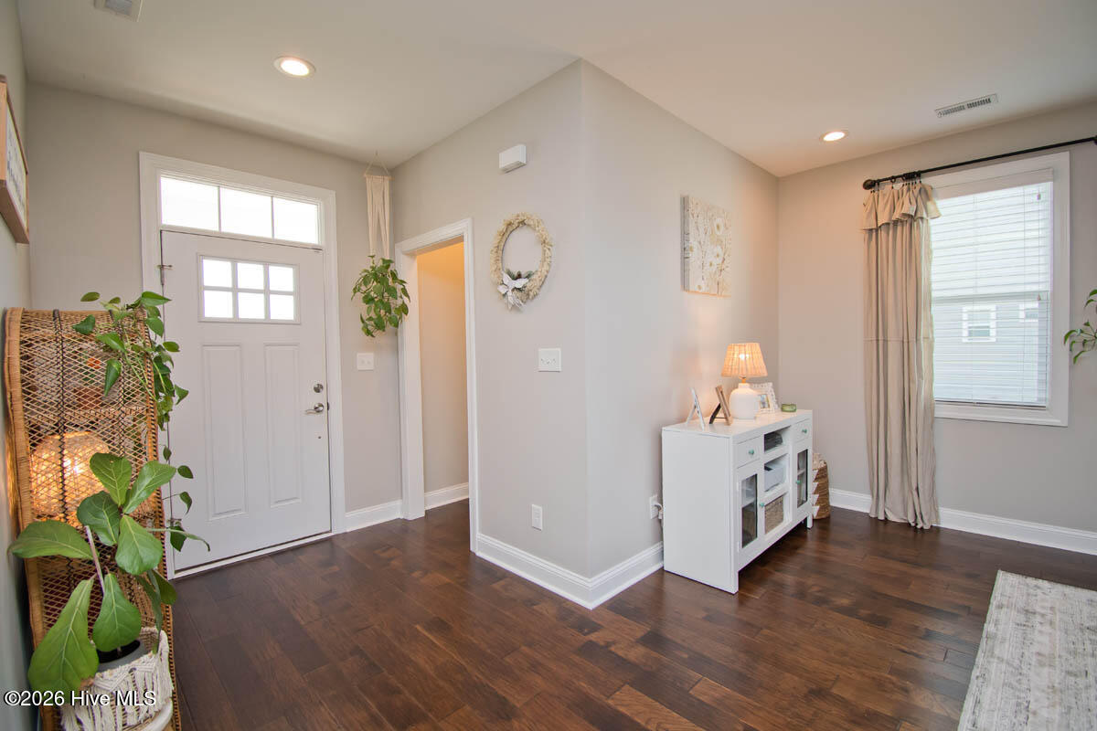 100562349 | Photo 12